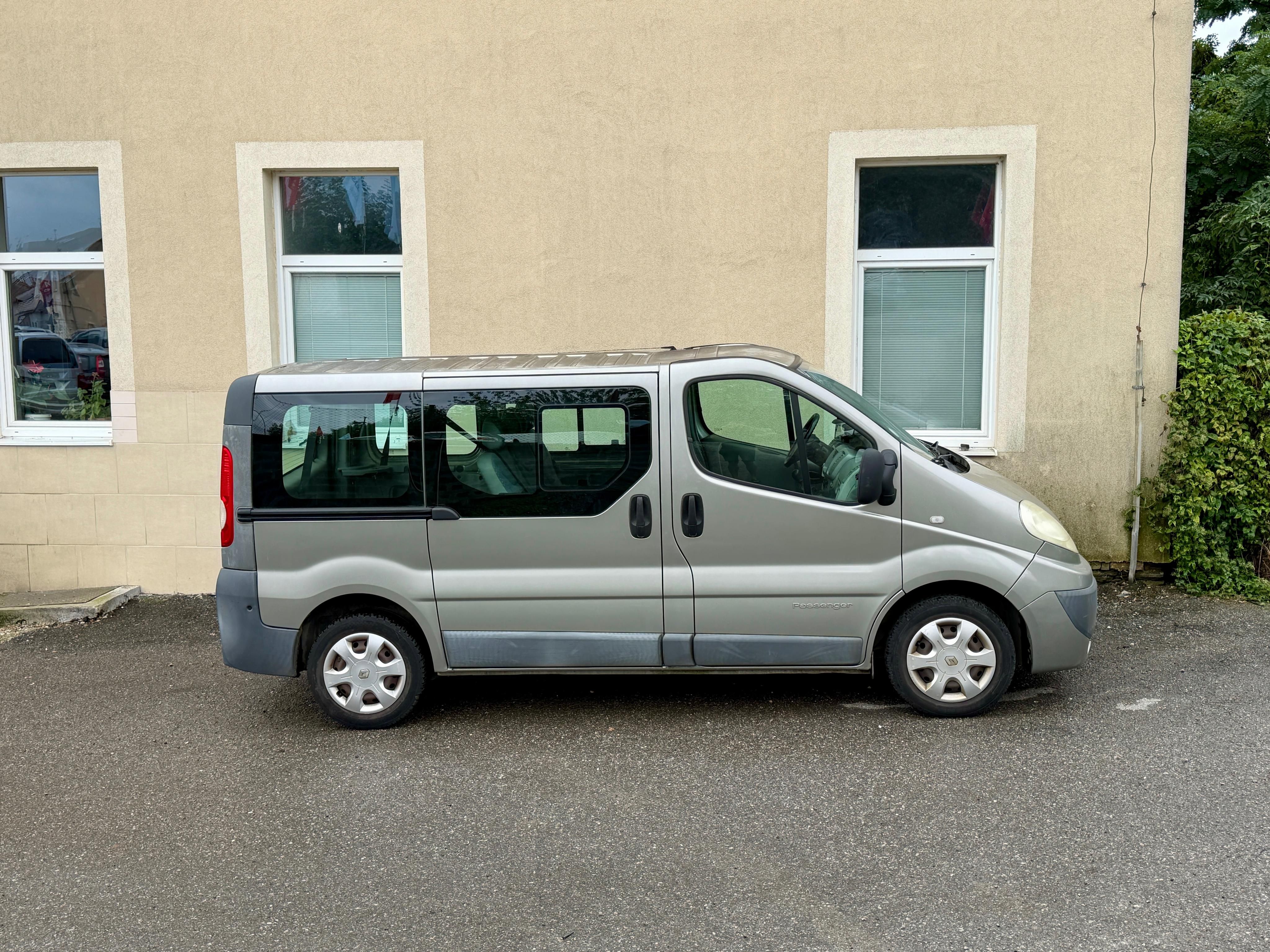 Renault Trafic, 2.0,84KW,1.MAJ,KOMPLET FAKTURY - fotka 2