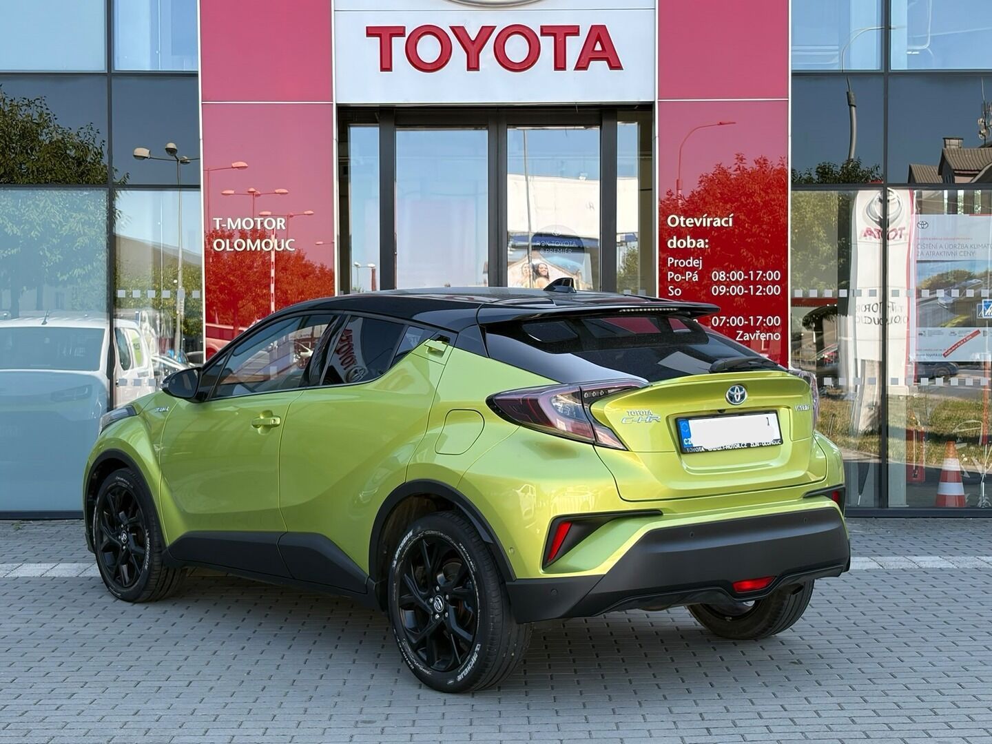 Toyota C-HR, 1.8 Hybrid Premium - fotka 2