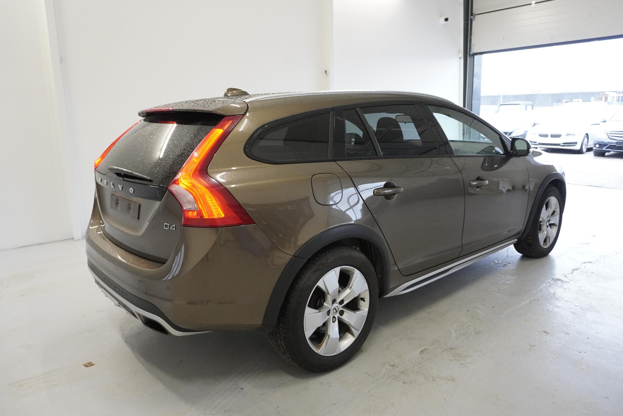 Volvo V60, D4 MOMENTUM - fotka 5