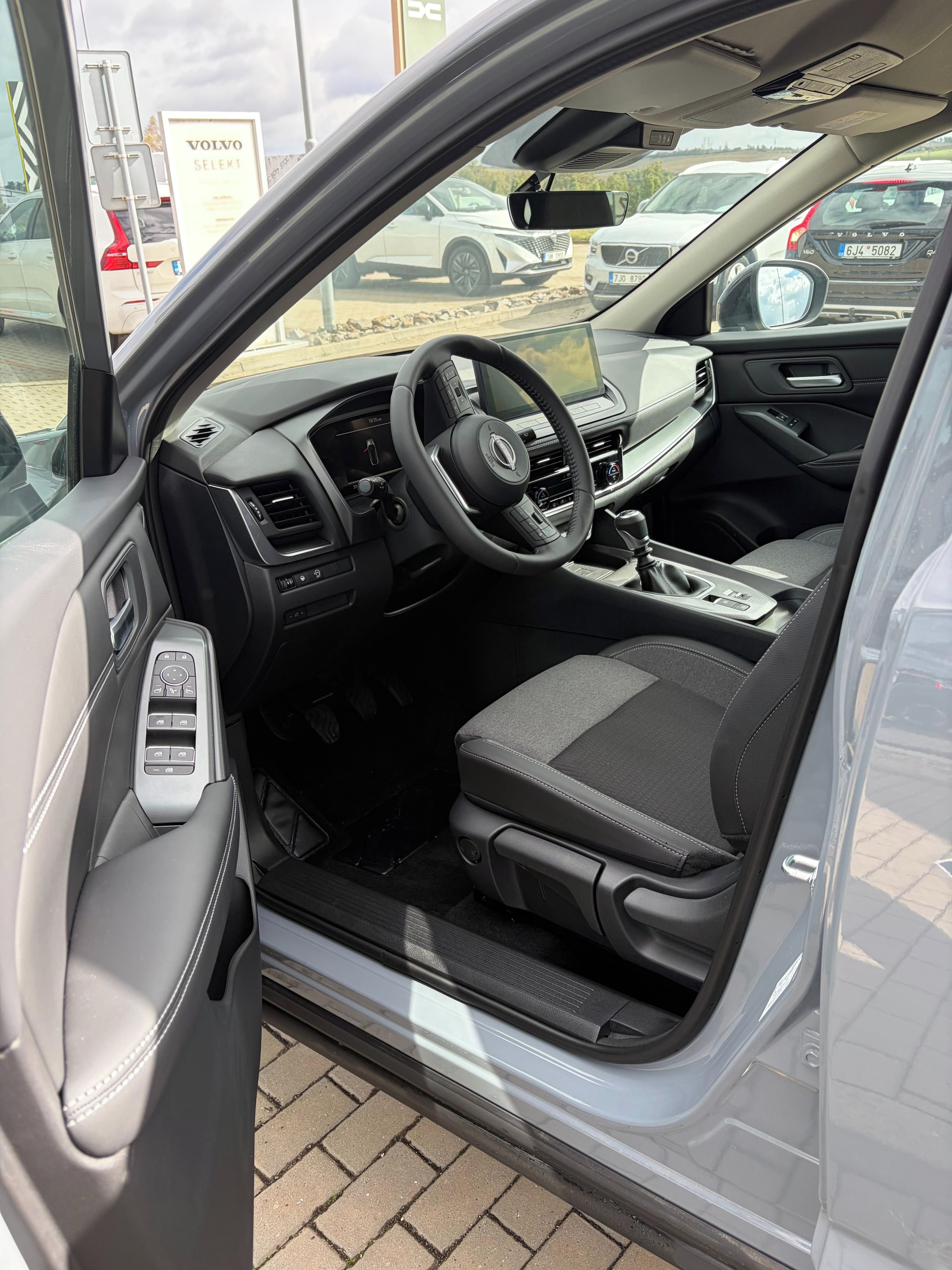 Nissan Qashqai, 1,3 DIG-T 103kW N-CONNECTA - fotka 4