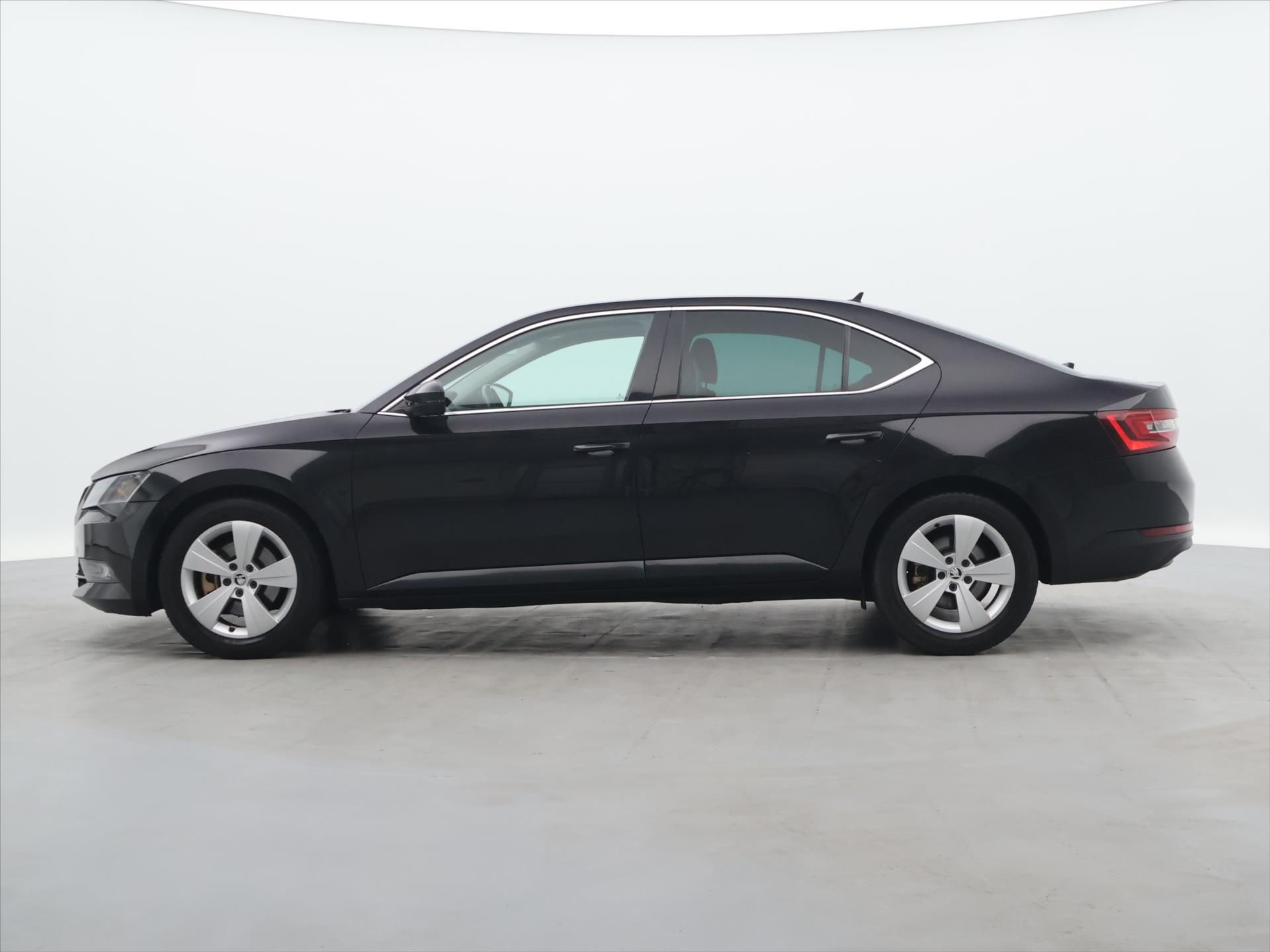 Škoda Superb, 1,6 TDI 88kW DSG Aut.klima - fotka 4