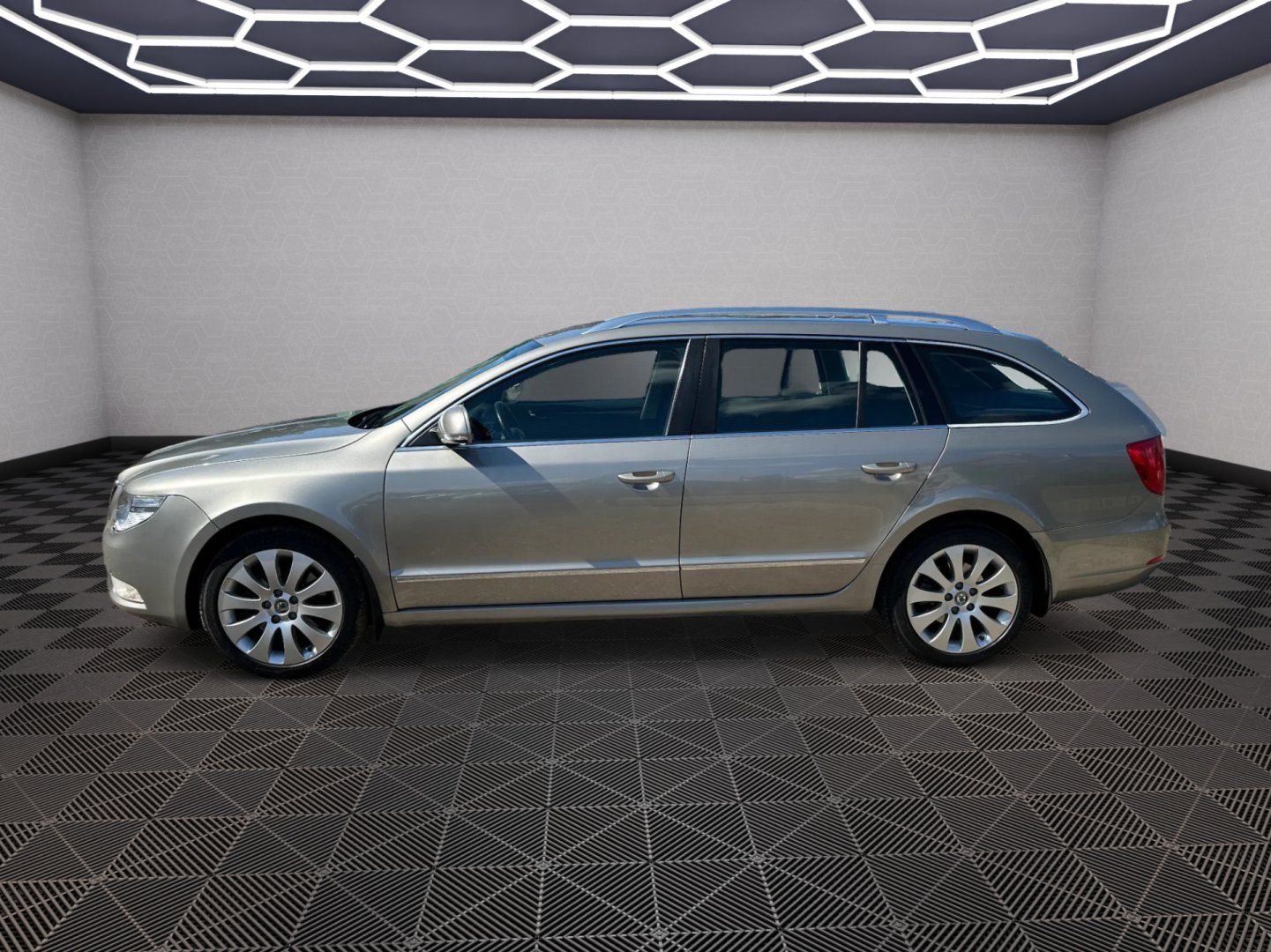 Škoda Superb, 2.0Tdi 103kw - fotka 4