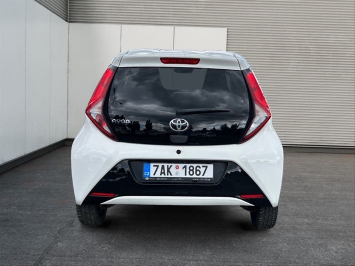 Toyota Aygo, 1,0 VVTi x-play - fotka 5