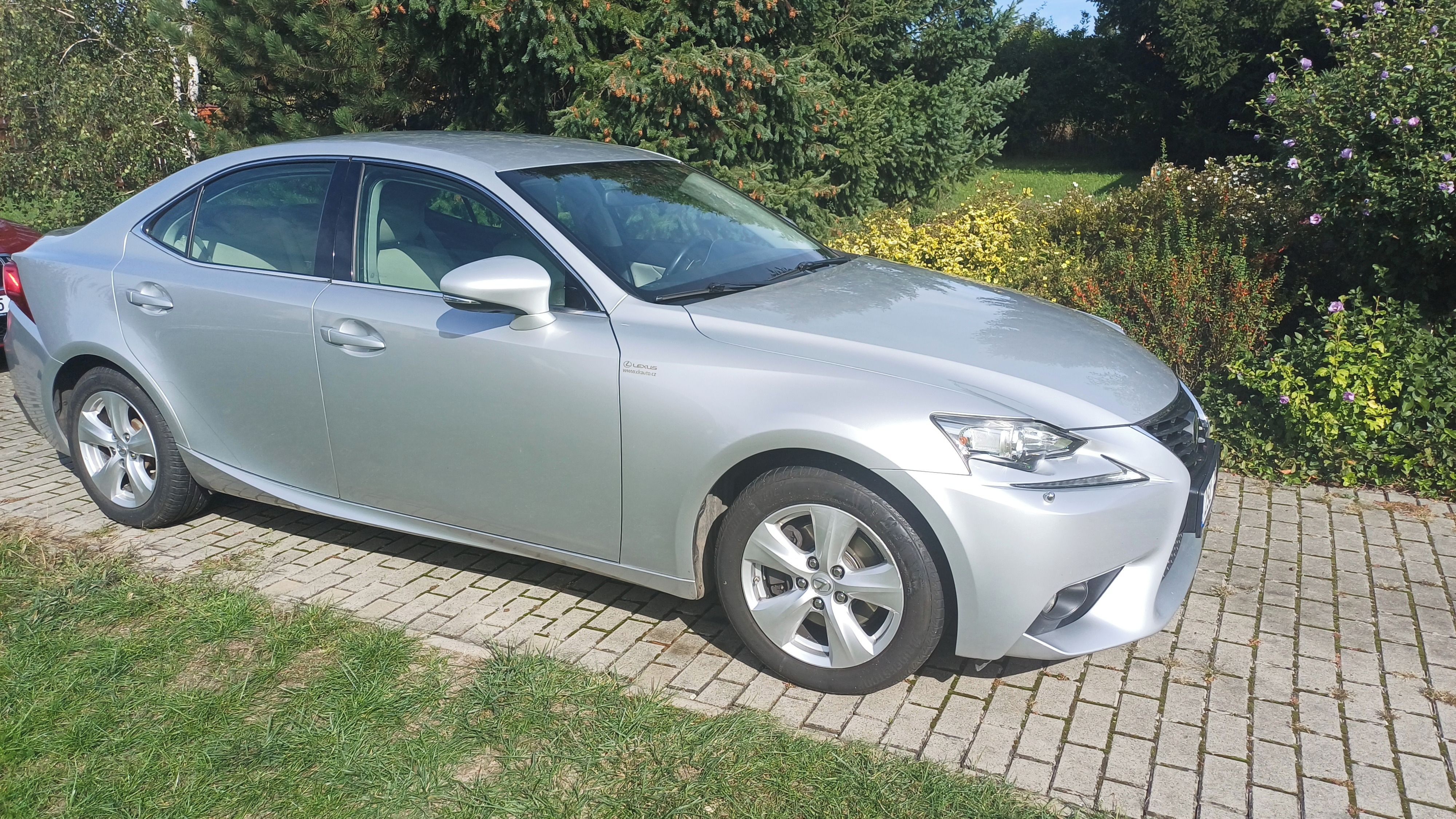 Lexus IS, Lexus IS 250, 2,5 V6 153 KW - fotka 3