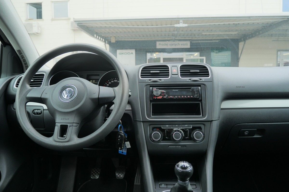 Volkswagen Golf, 1.6 TDI 77 kW Trend - fotka 6