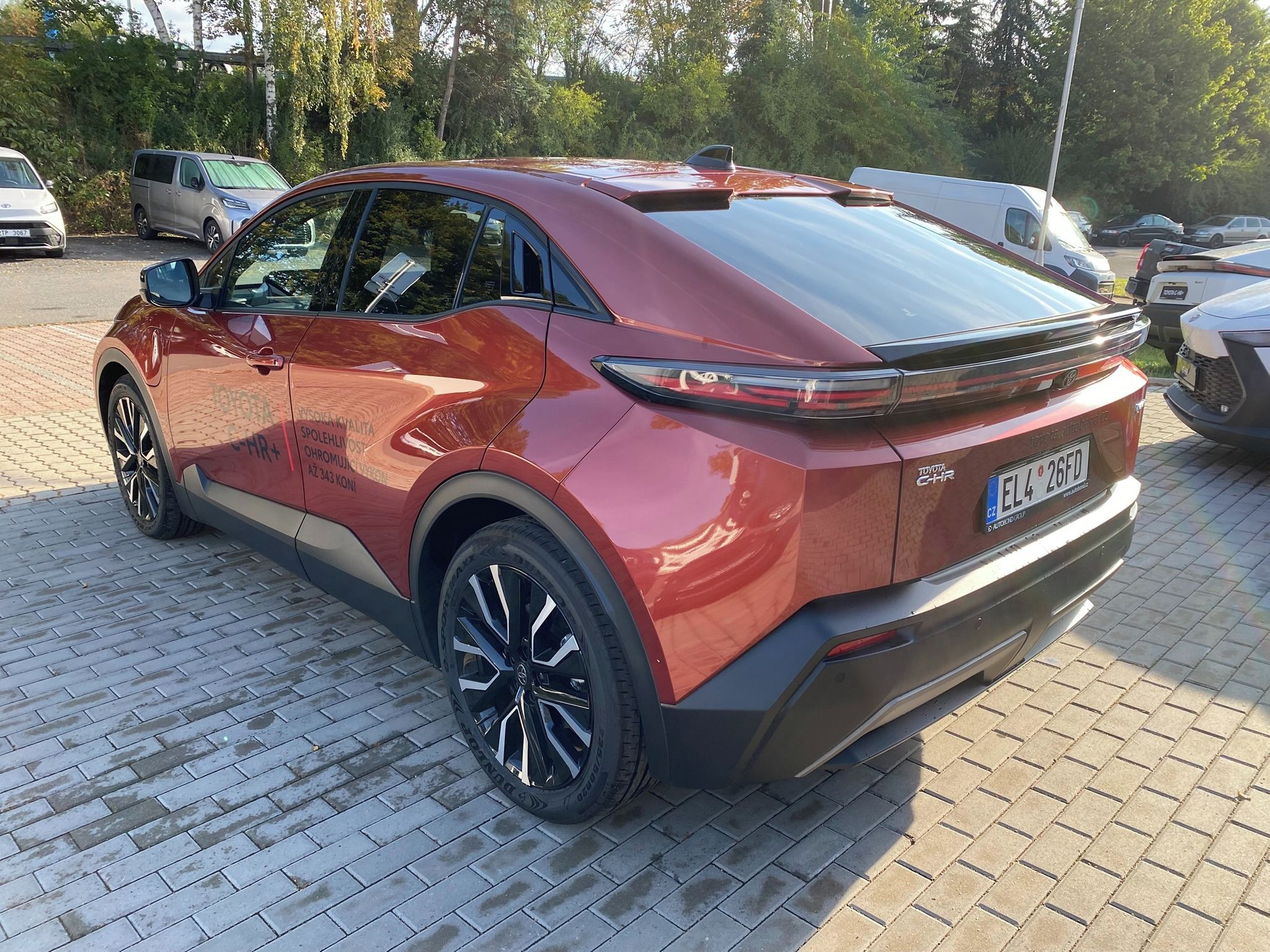 Toyota C-HR, + BEV224 77 kWh Style Dynamic - fotka 4