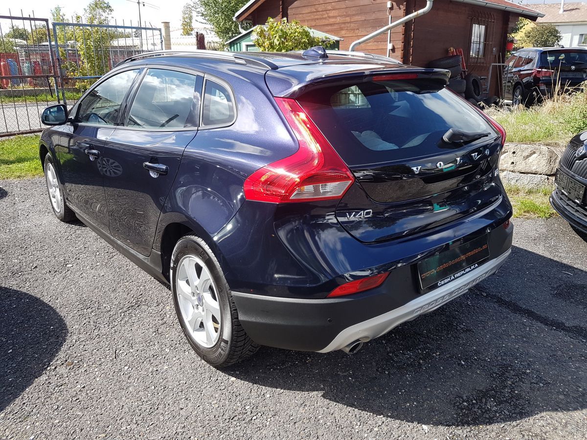 Volvo V40, D3 2.0D 110KW - fotka 4