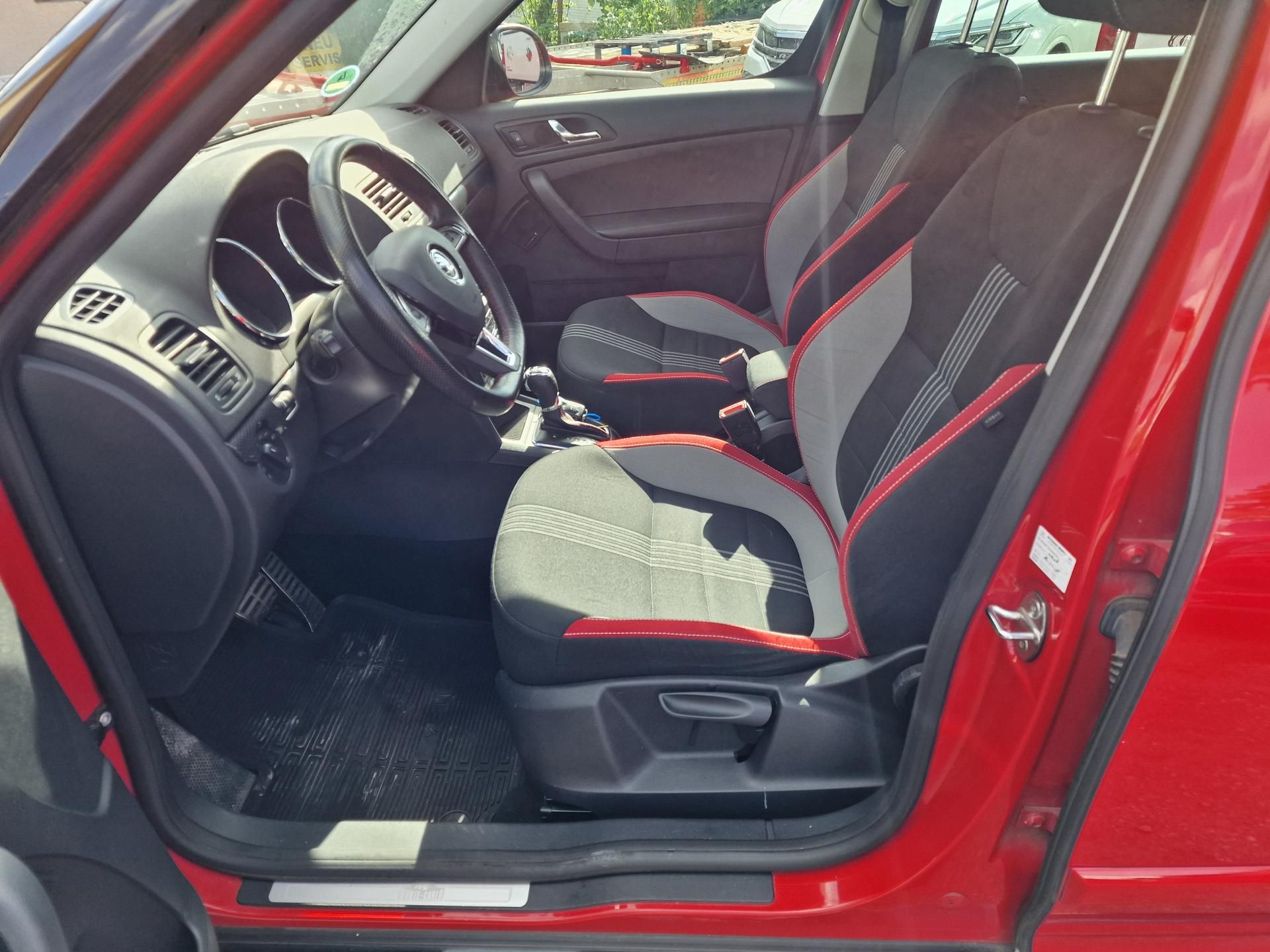 Škoda Yeti, 2,0TDI MONTE CARLO DSG 4X4 - fotka 6