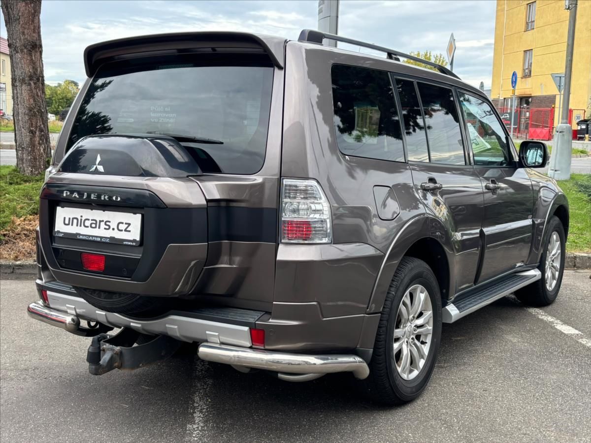 Mitsubishi Pajero, 3,2 DI-D  Instyle 4x4+Serviska - fotka 6