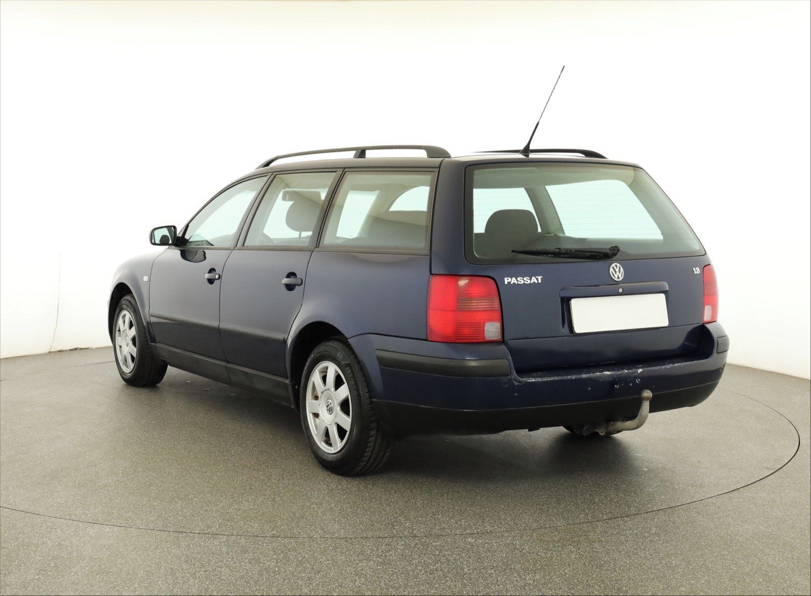 Volkswagen Passat, 1.8, po STK, Tažné, Klima - fotka 4