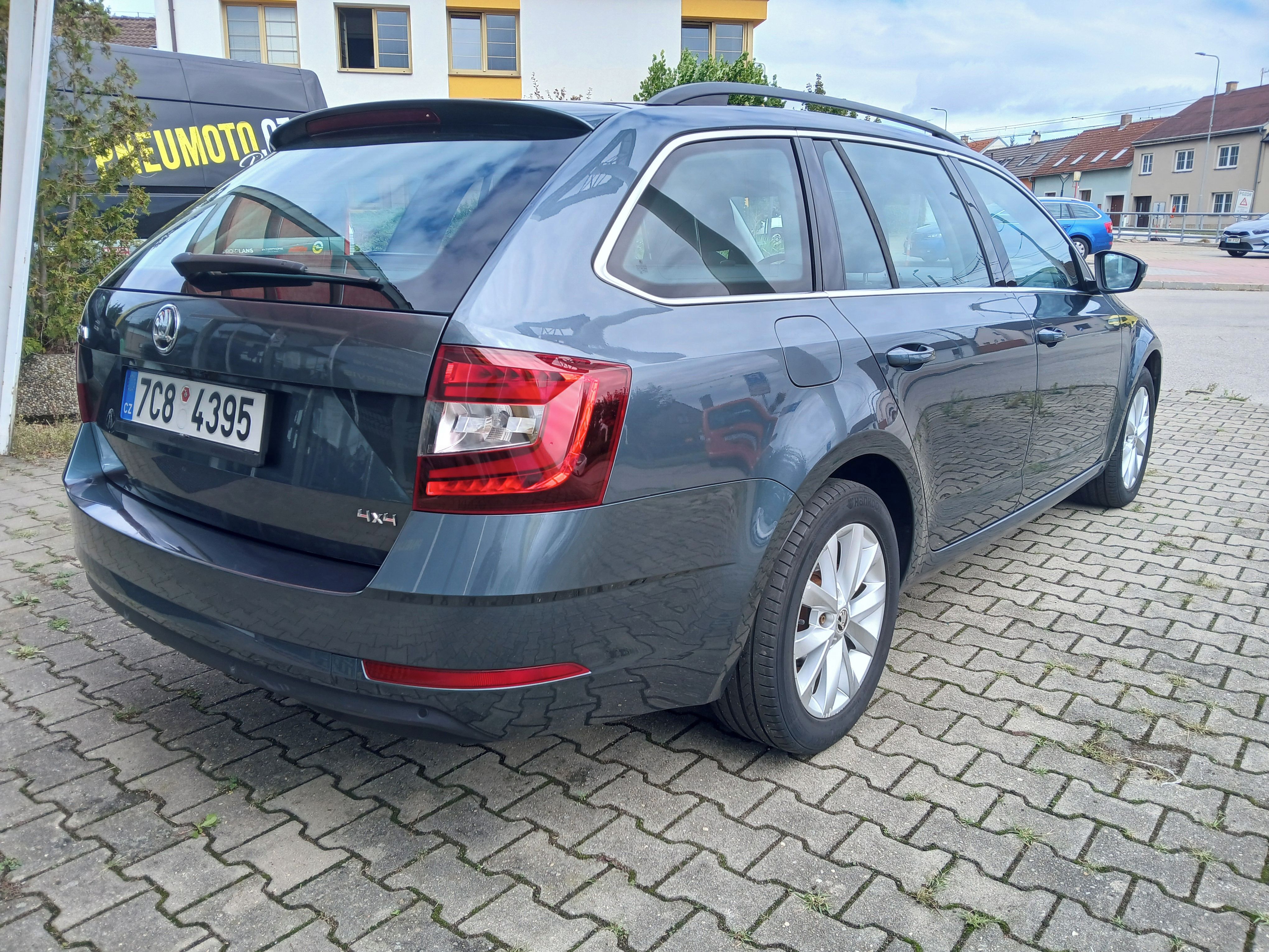 Škoda Octavia, 2.0TDI STYLE, 4X4, 110kW, man. - fotka 5
