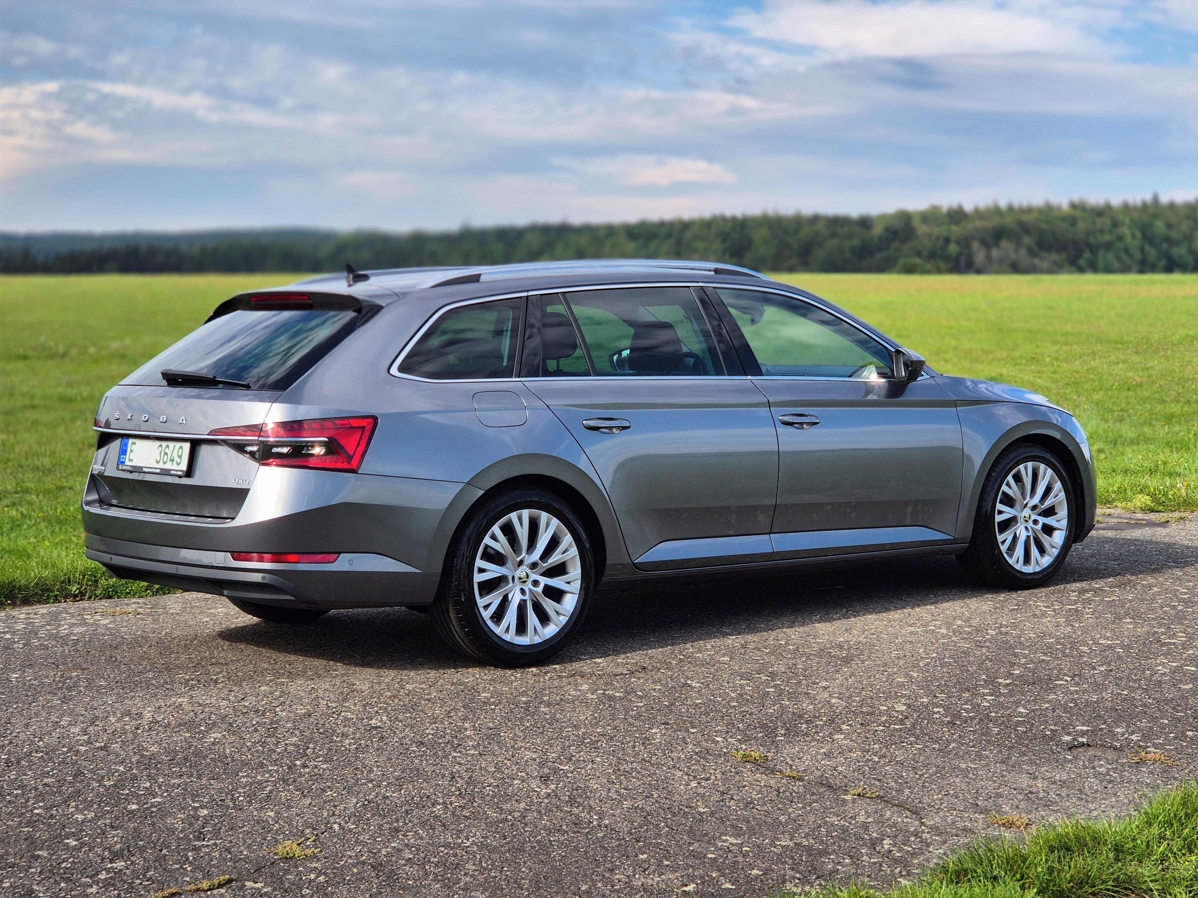 Škoda Superb, 2.0 TDI, DSG, 4x4, Style - fotka 6