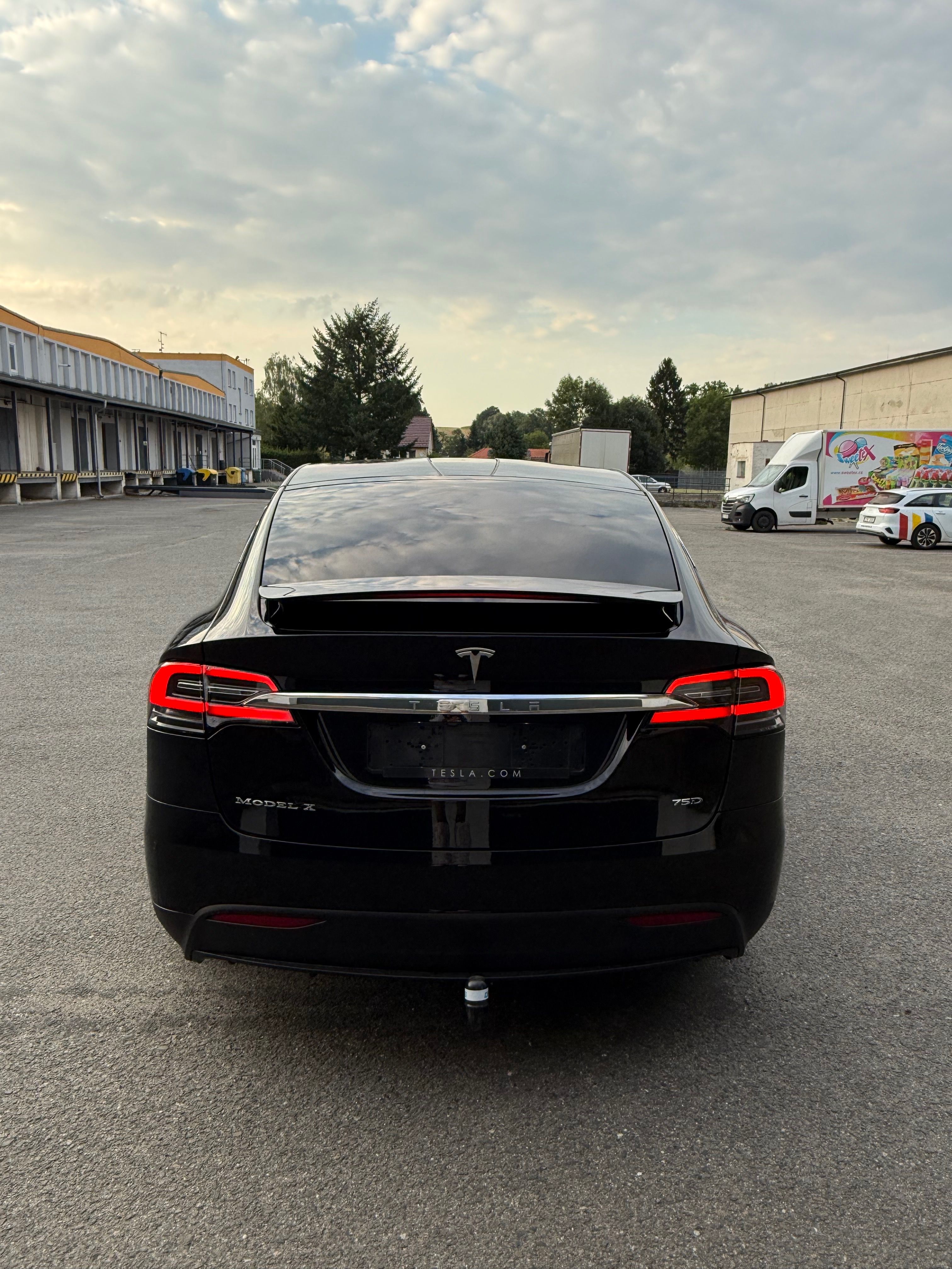 Tesla Model X, 75D - fotka 5