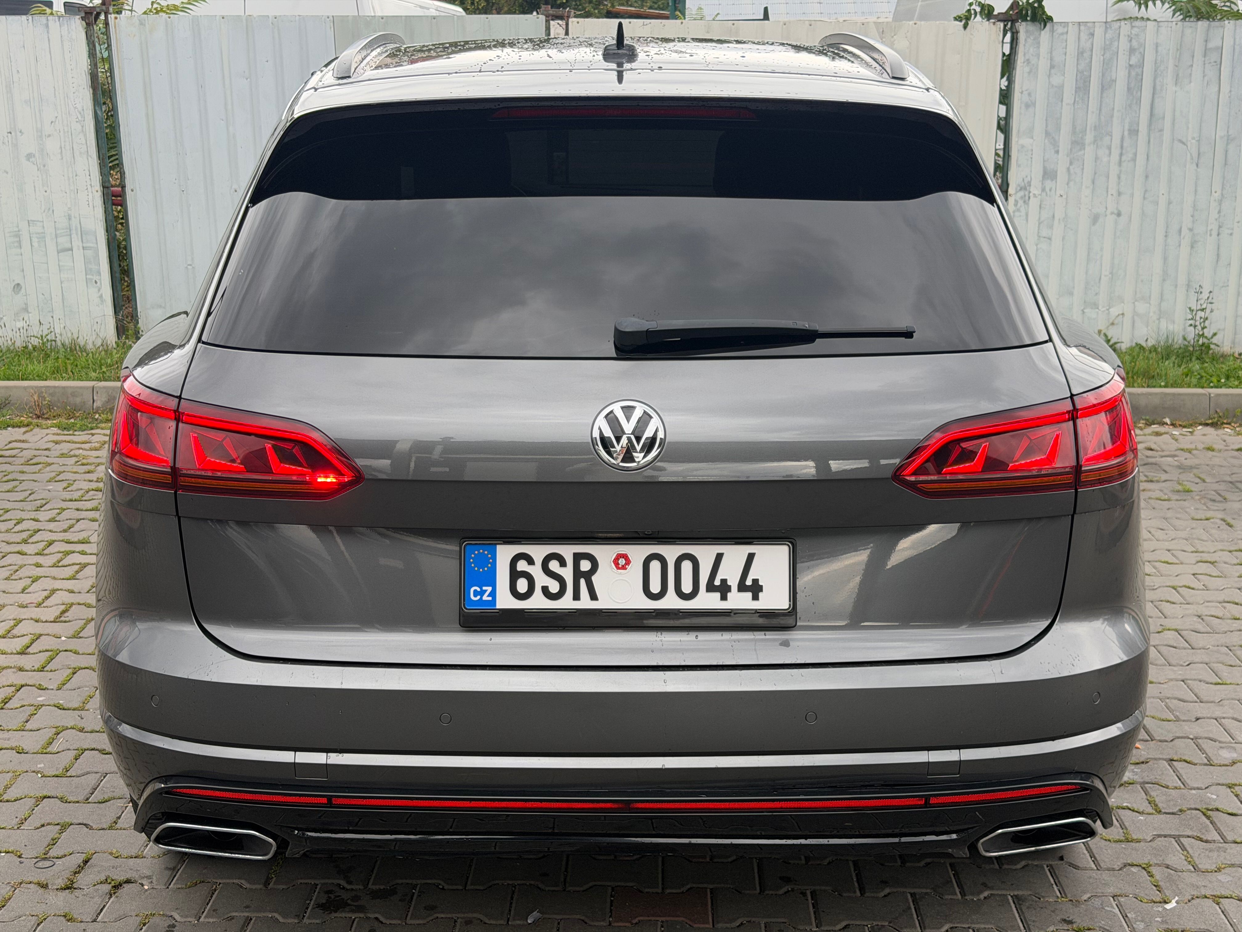 Volkswagen Touareg, R line 3.0 210kW CZ vzduch taž - fotka 3