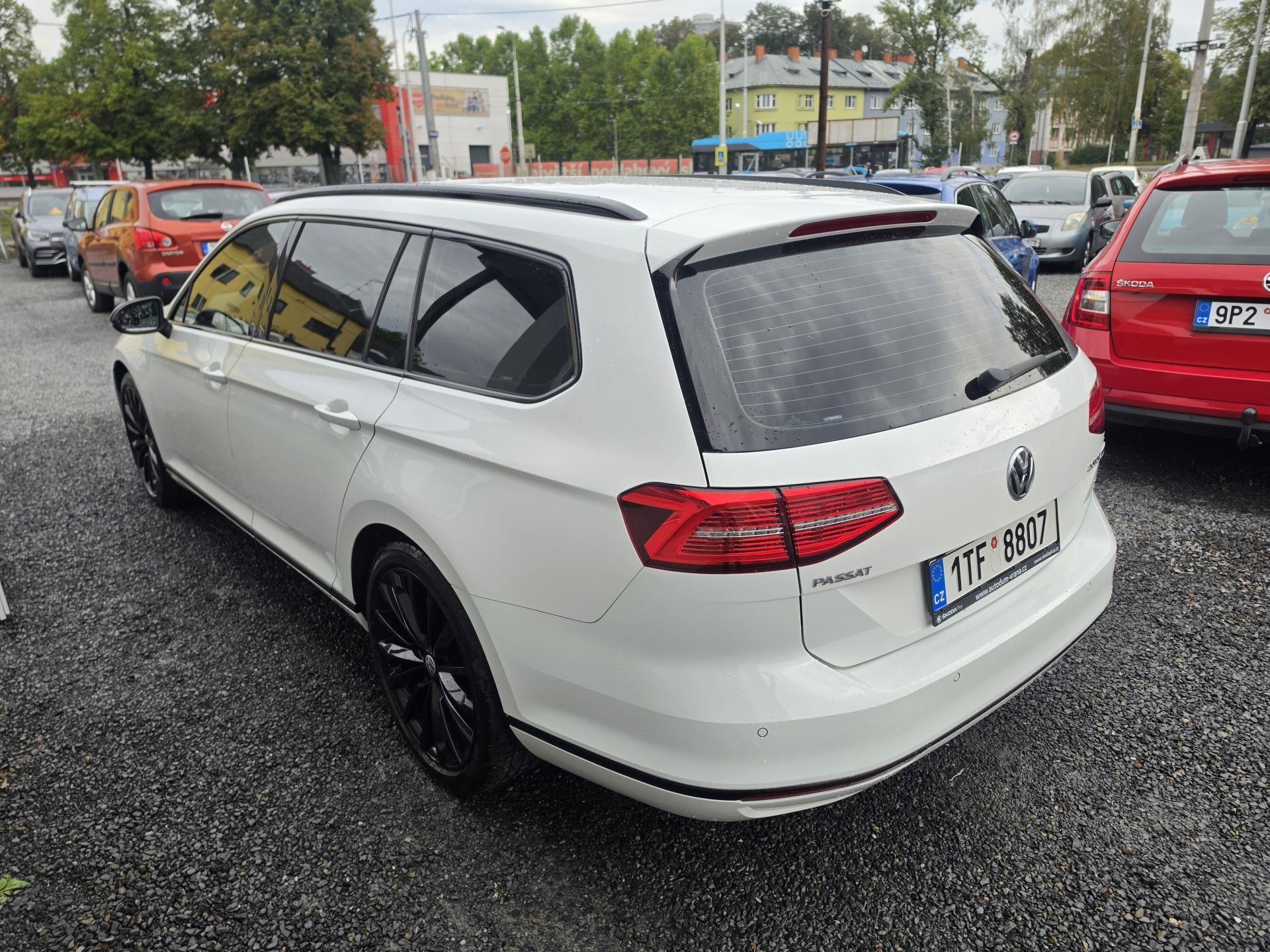 Volkswagen Passat, 2.0 TDI DSG Night Paket - fotka 3