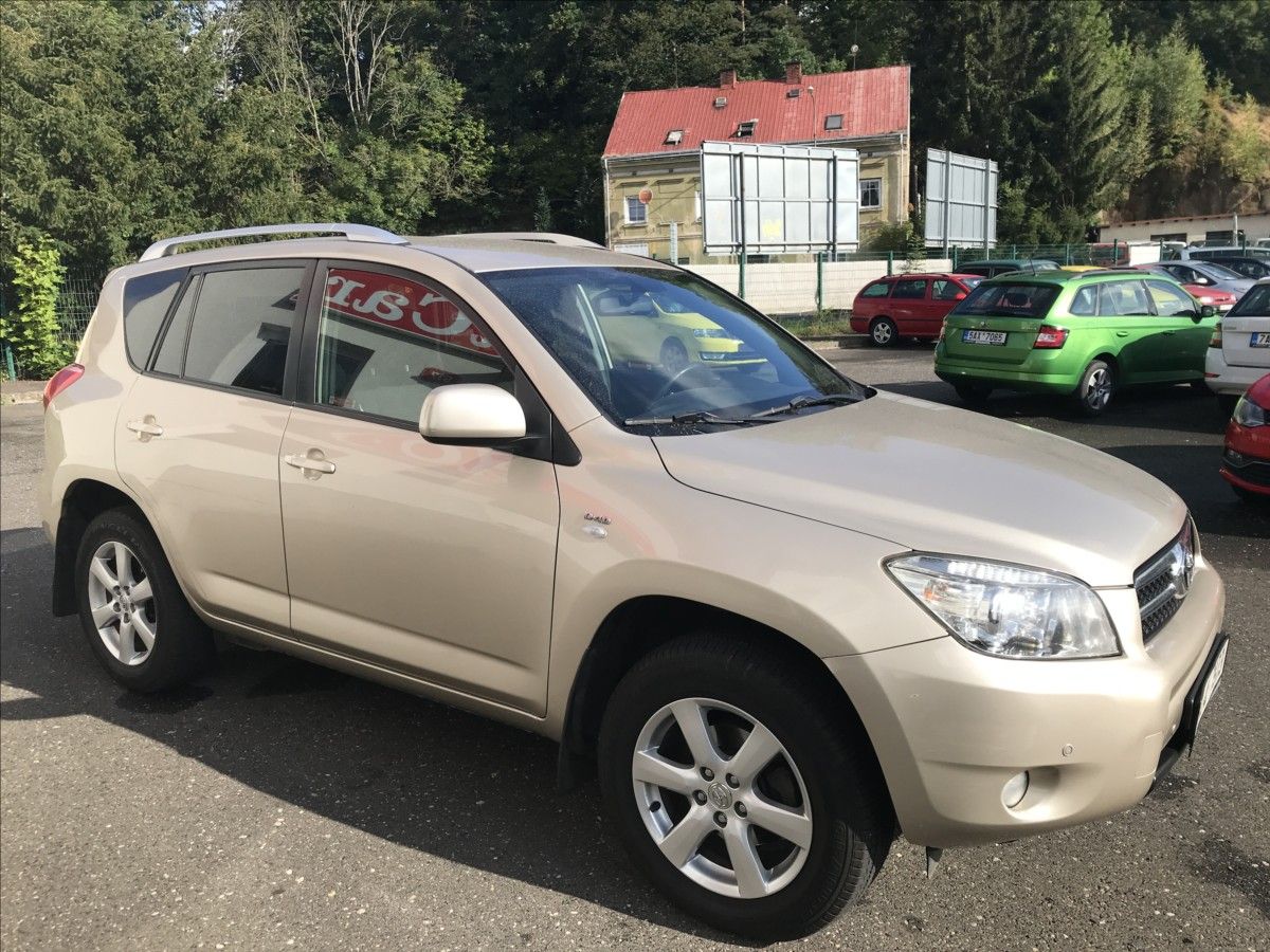 Toyota Rav4, 2,2 D 100kW 4x4 - fotka 4