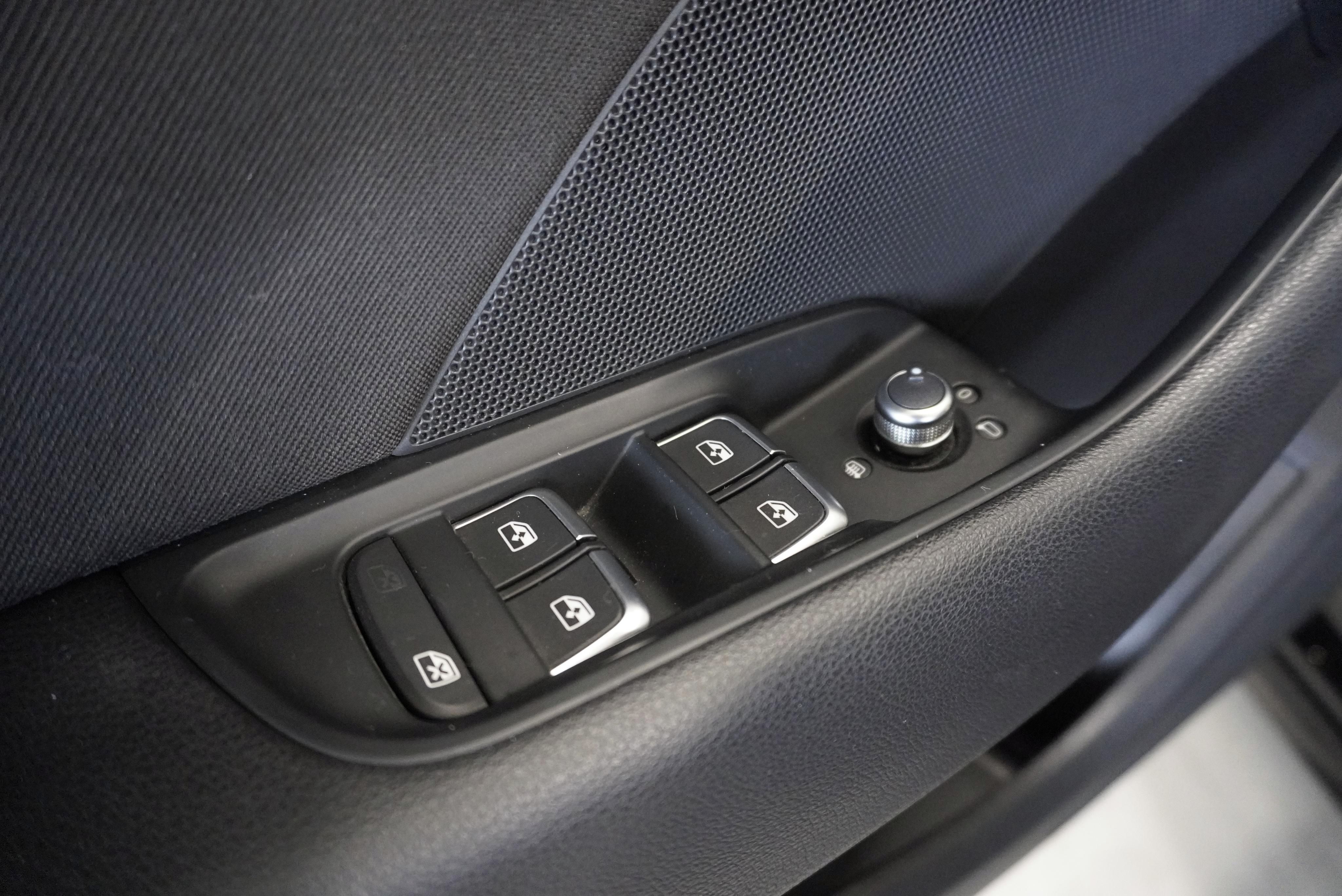 Audi A3, 2.0 TFSi 140 kW SPORTBACK  DSG - fotka 6
