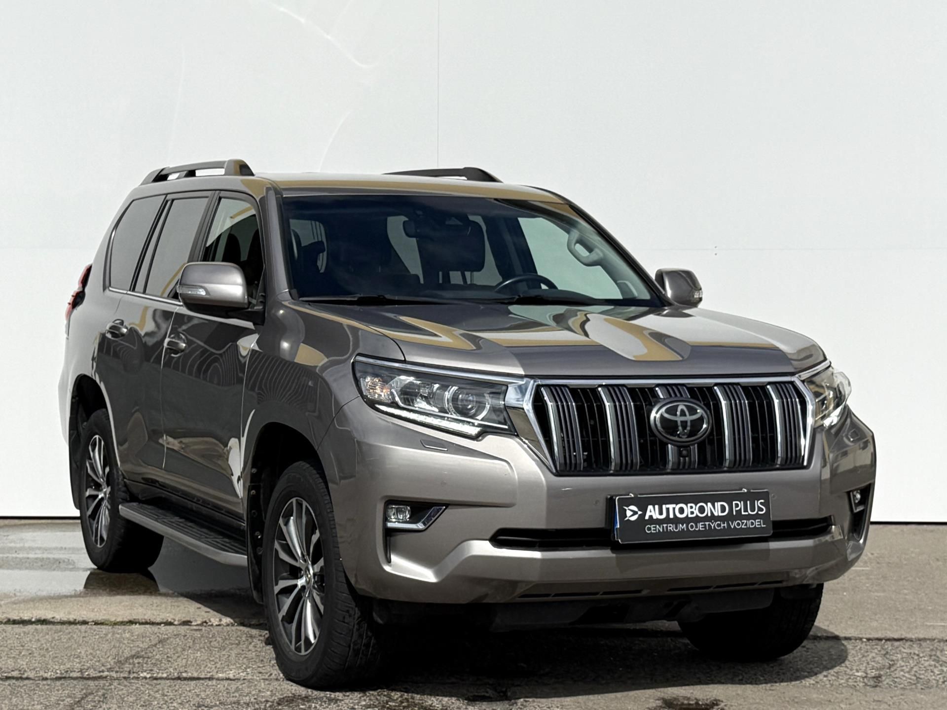 Toyota Land Cruiser, 2.8 D-4D AT AWD 130 kW Executi - fotka 6