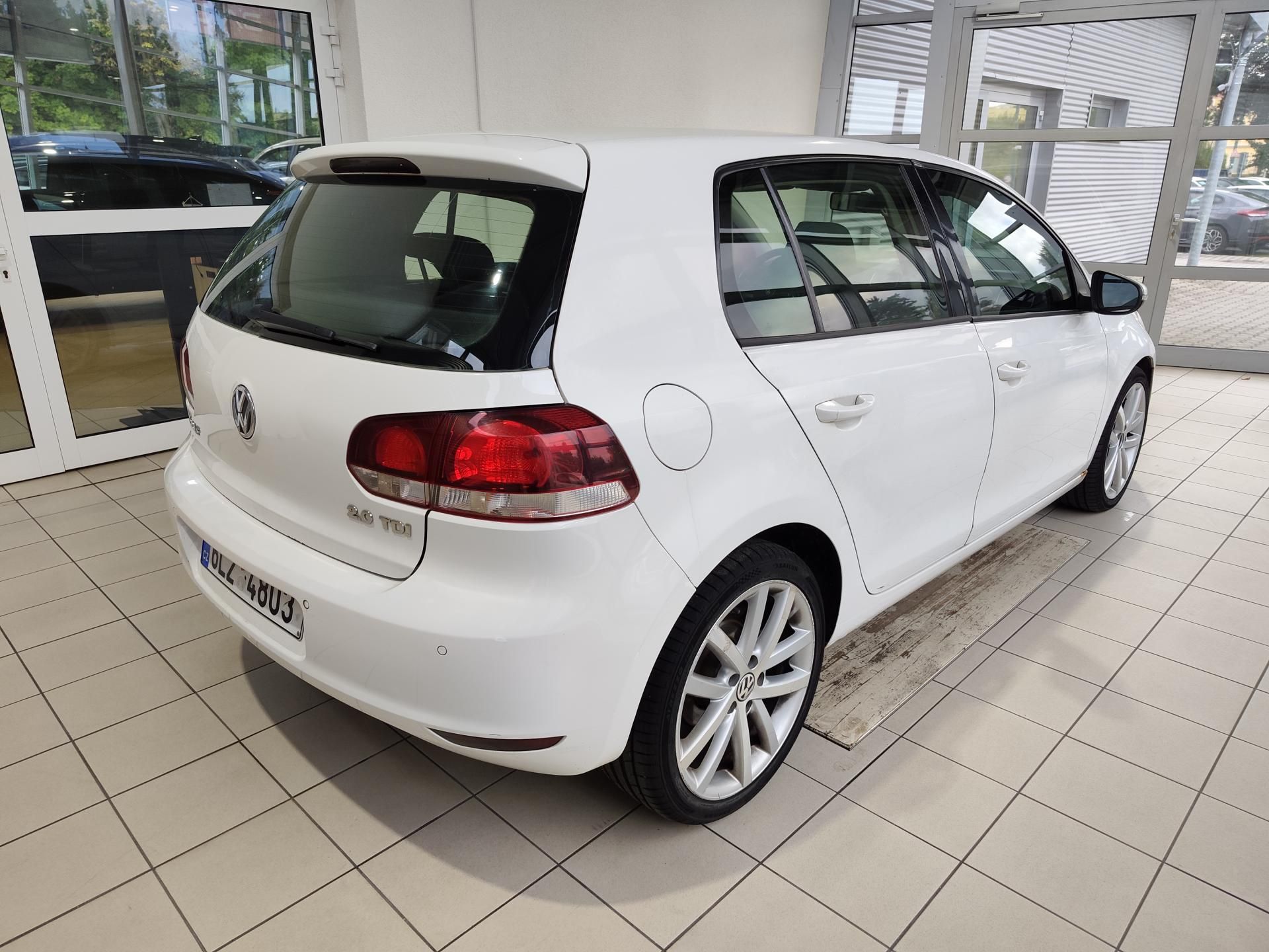 Volkswagen Golf, 2.0TDi 103kW Highline ČR - fotka 4