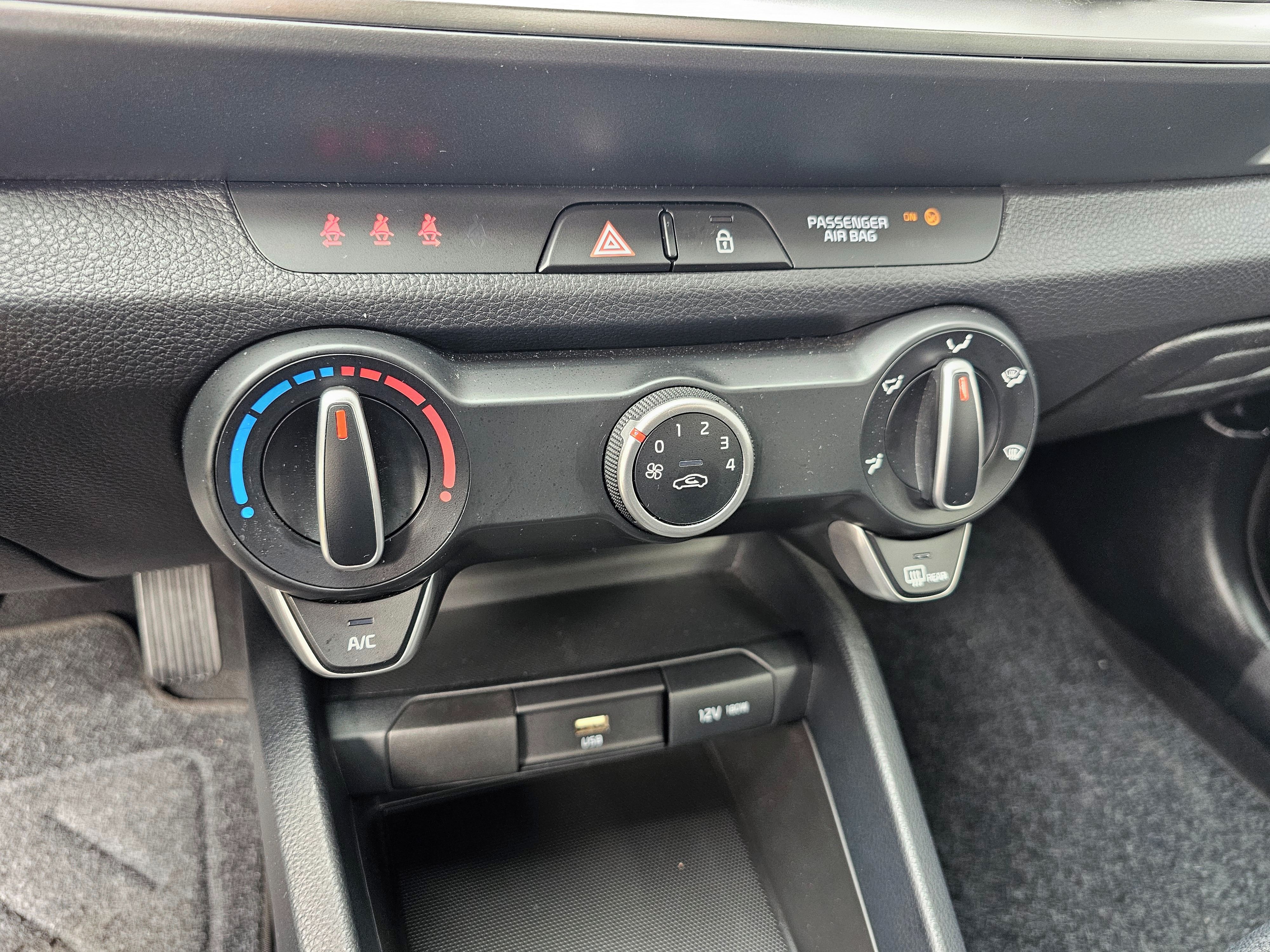 Kia Stonic, 1,2 DPi CVVT SPIN nízké KM! - fotka 6