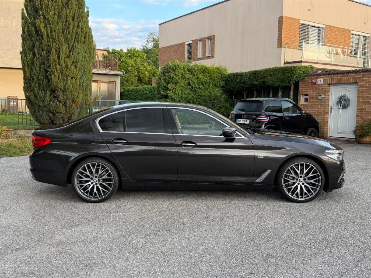 BMW Řada 5, 3,0   540i xDrive - fotka 4