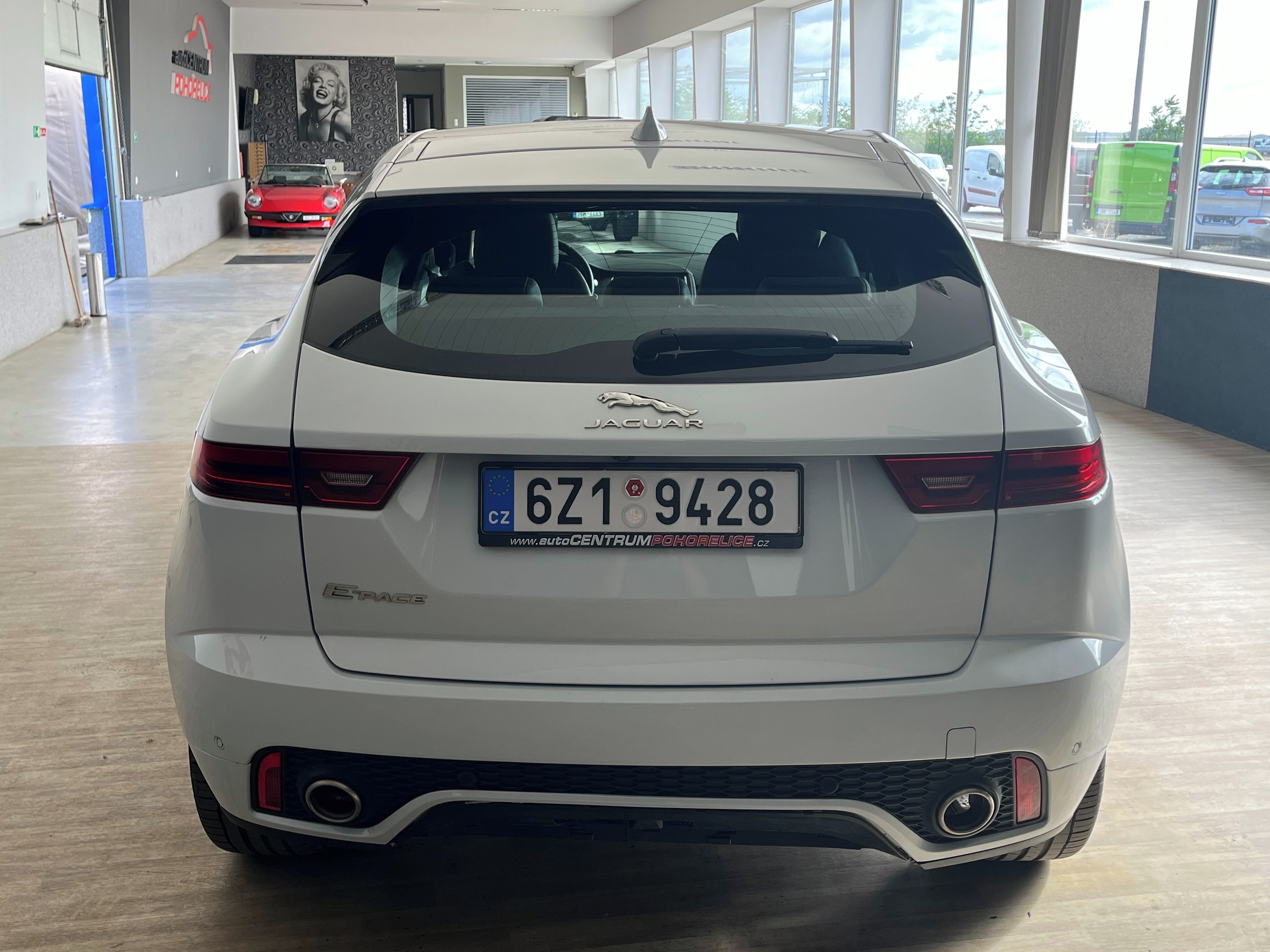 Jaguar E-Pace, 2,0D180 R-Dynamic*ČR*LED*HUD* - fotka 5