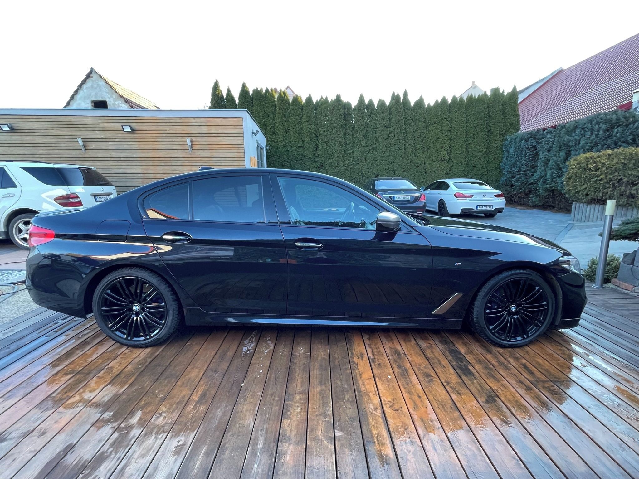 BMW Řada 5, M550i xDrive - fotka 4