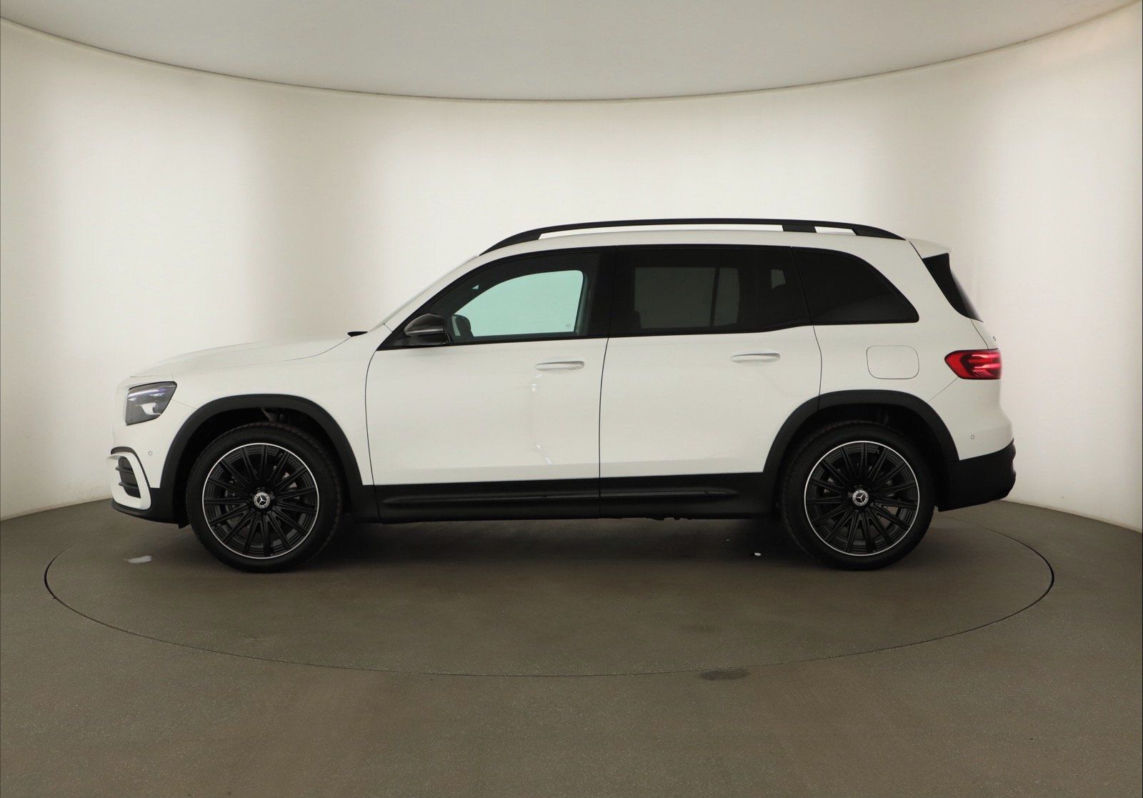 Mercedes-Benz GLB, GLB 200 d 4MATIC, AMG line - fotka 2