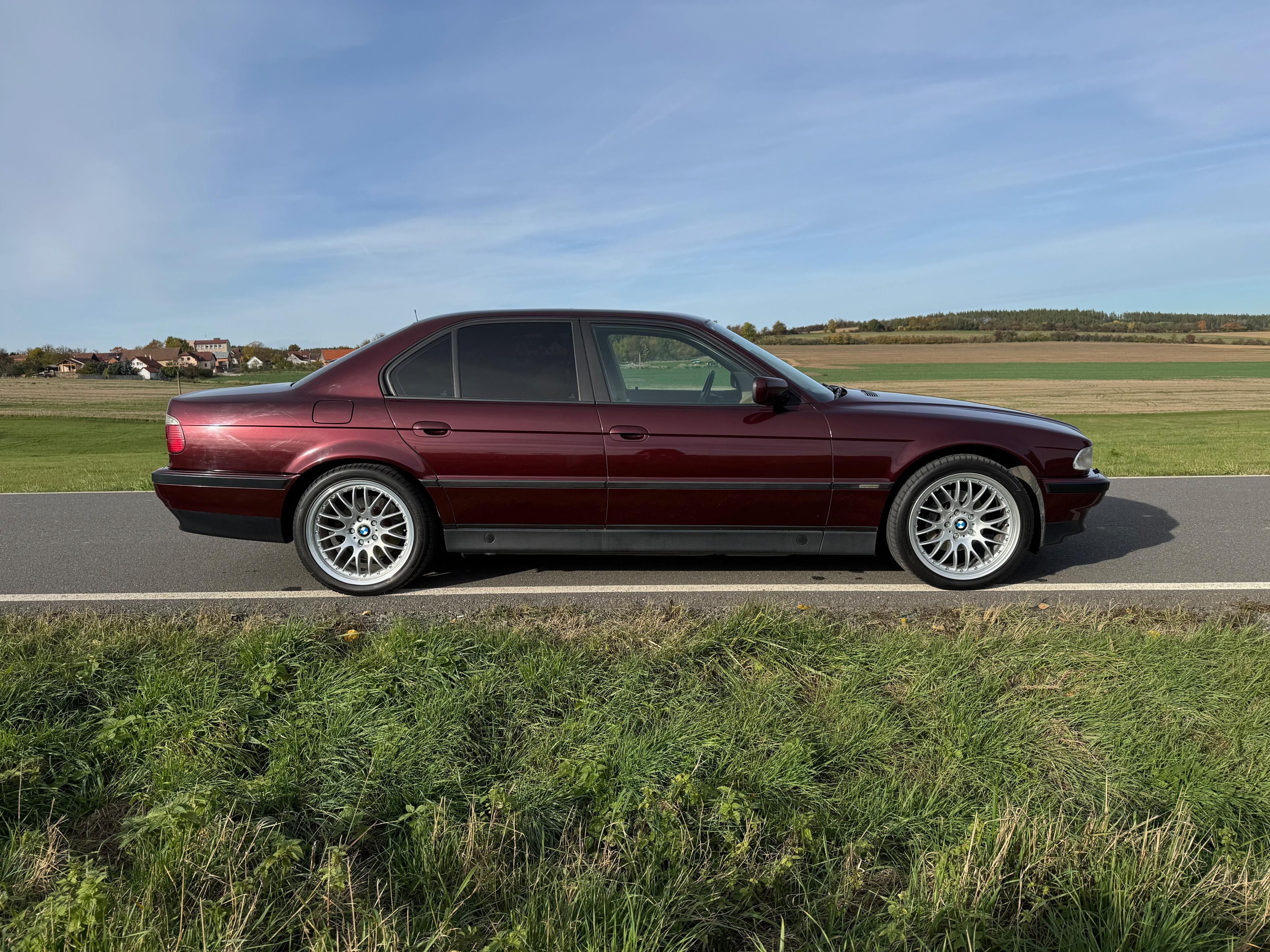 BMW Řada 7, BMW 735i V8, AT, Canyonrot - fotka 4