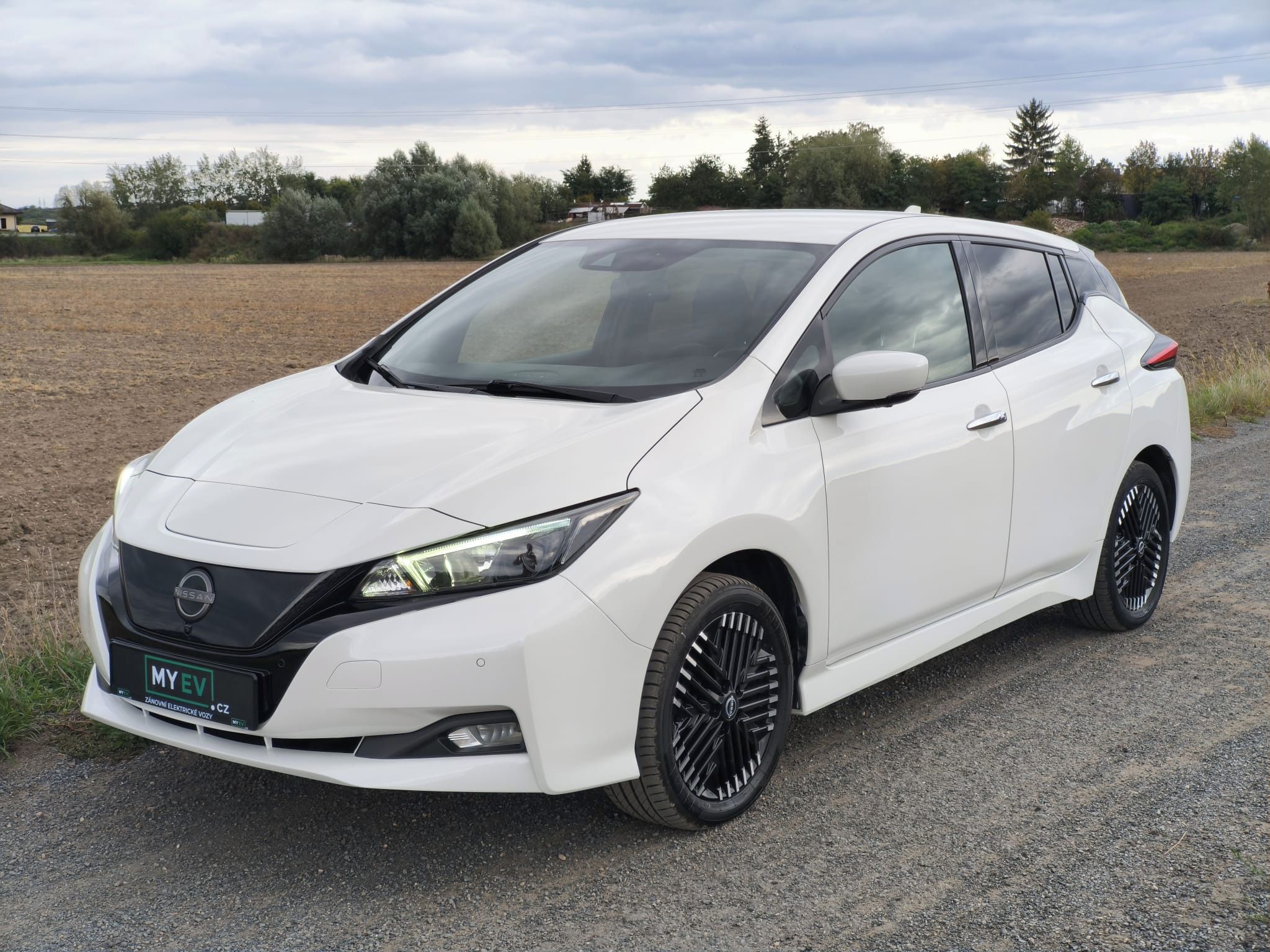 Nissan LEAF, 62kWh, N-CONNECTA LED SOH 91% - fotka 3