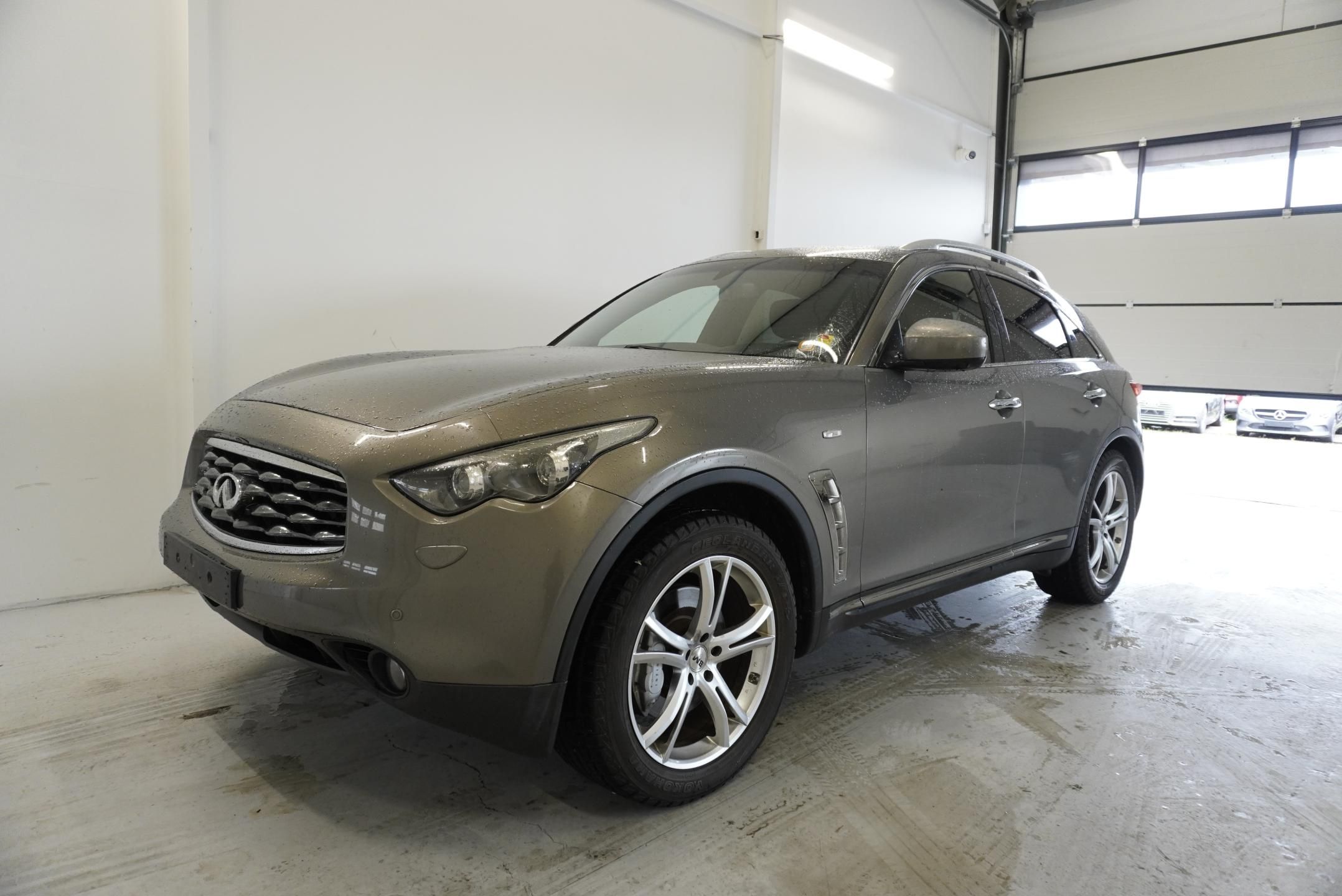 Infiniti FX50, 5.0 V8 287 kW AWD AUTOMAT