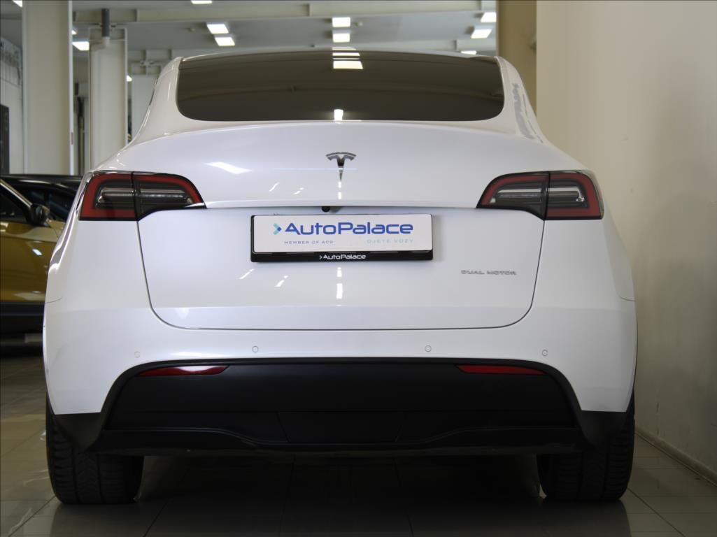 Tesla Model Y, 378kW Long Range 4x4 1.maj. - fotka 4