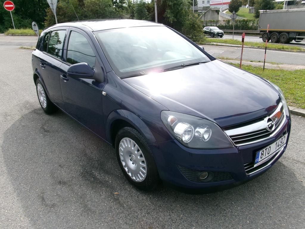 Opel Astra, 1.6i KOUPENO ČR, 96 000 KM - fotka 4