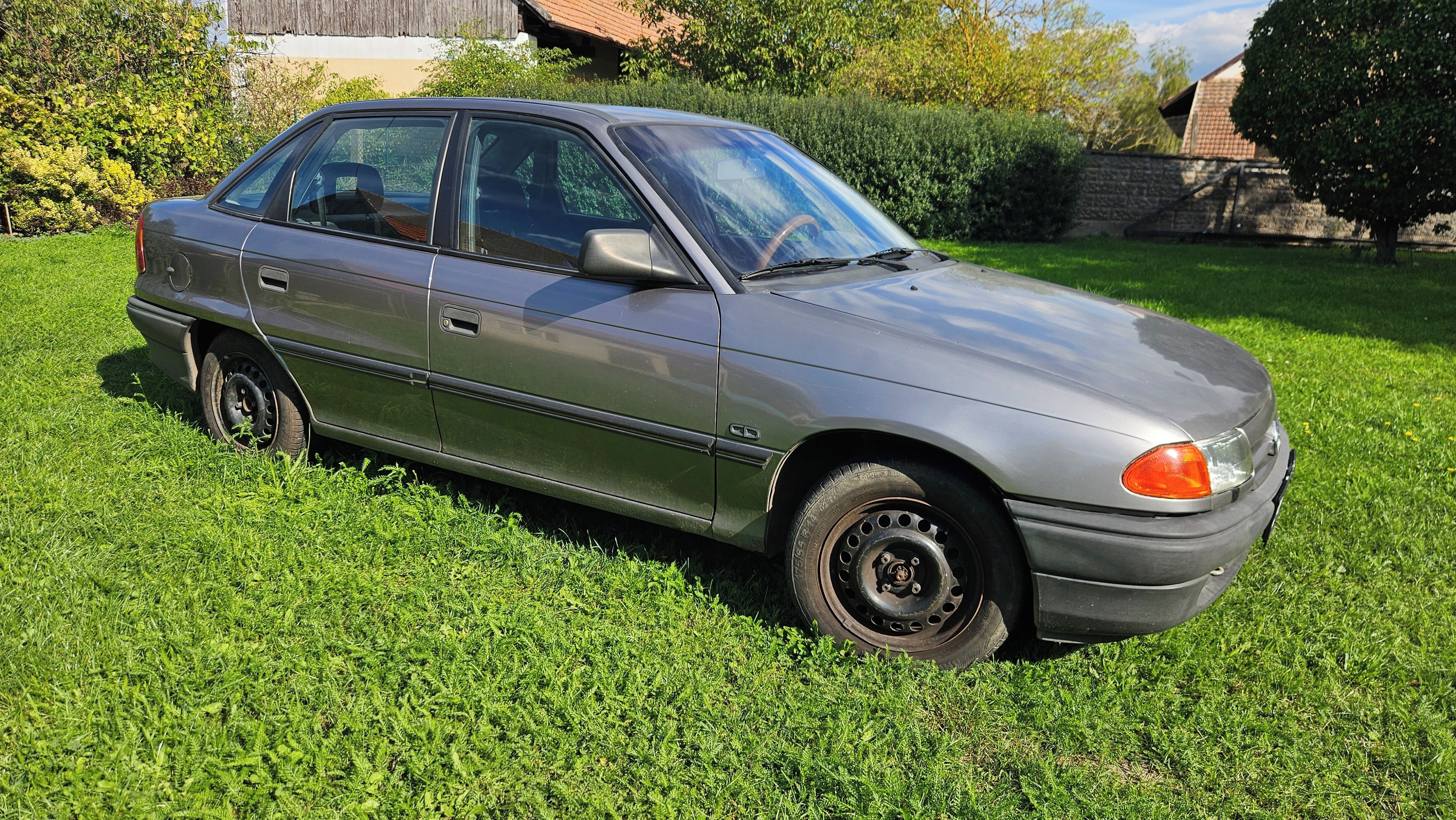 Opel Astra, Opel Astra 1.8i 66 kW, r. 1992