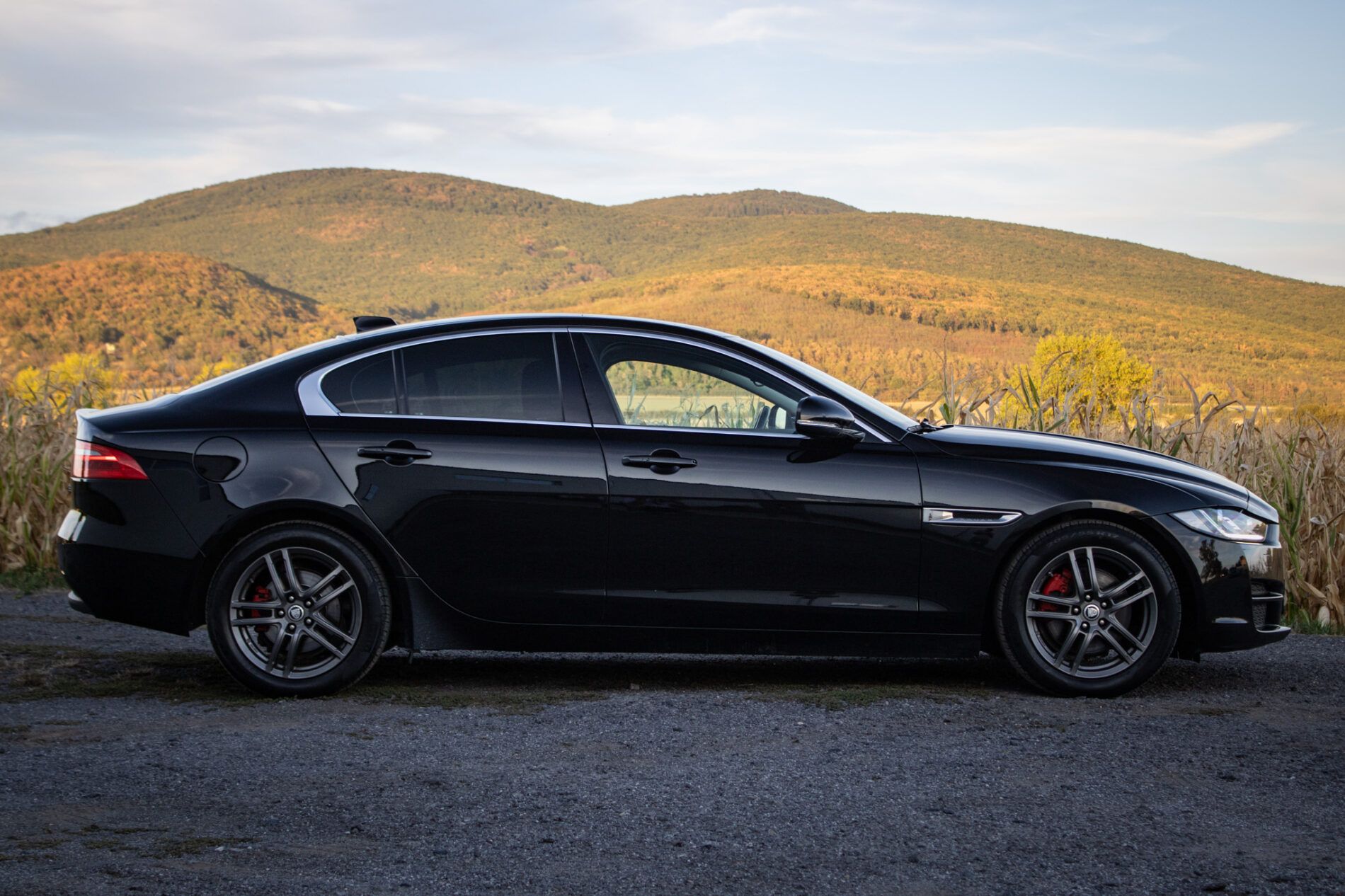 Jaguar XE - fotka 4