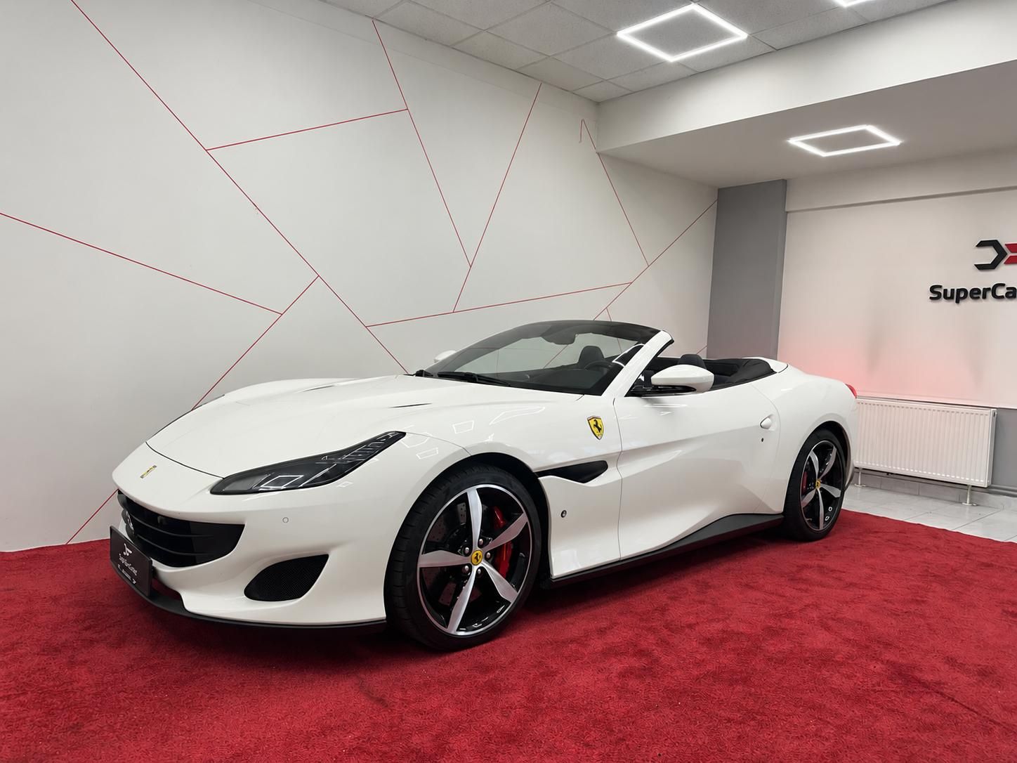Ferrari Portofino, CAMERA*TEMPOMAT*APPLECARPLAY