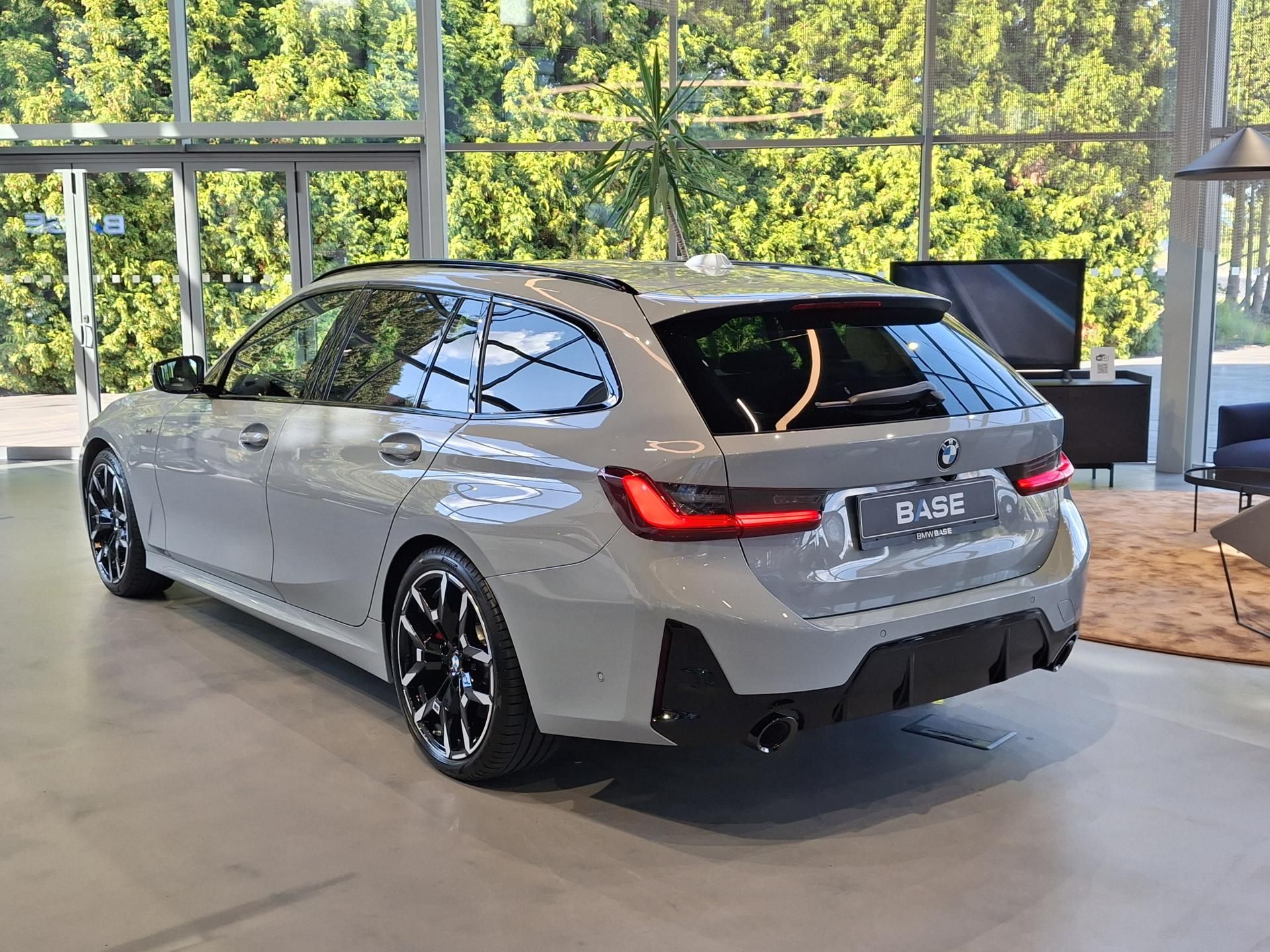 BMW Řada 3, 320d xDrive Touring M-Sport - fotka 4