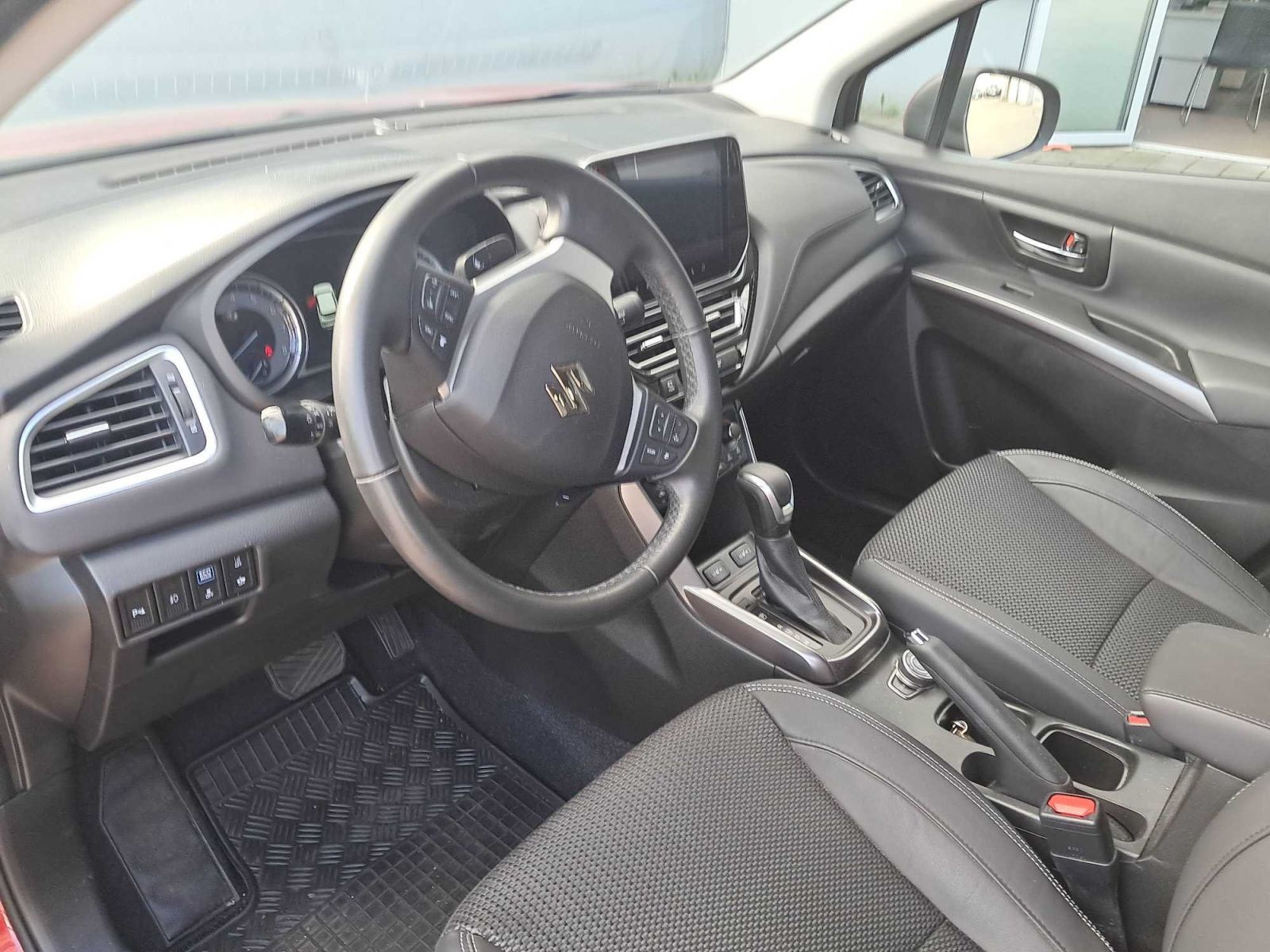 Suzuki SX4 S-Cross, 1.5 Hybrid, 4X4, Automat, ČR - fotka 3