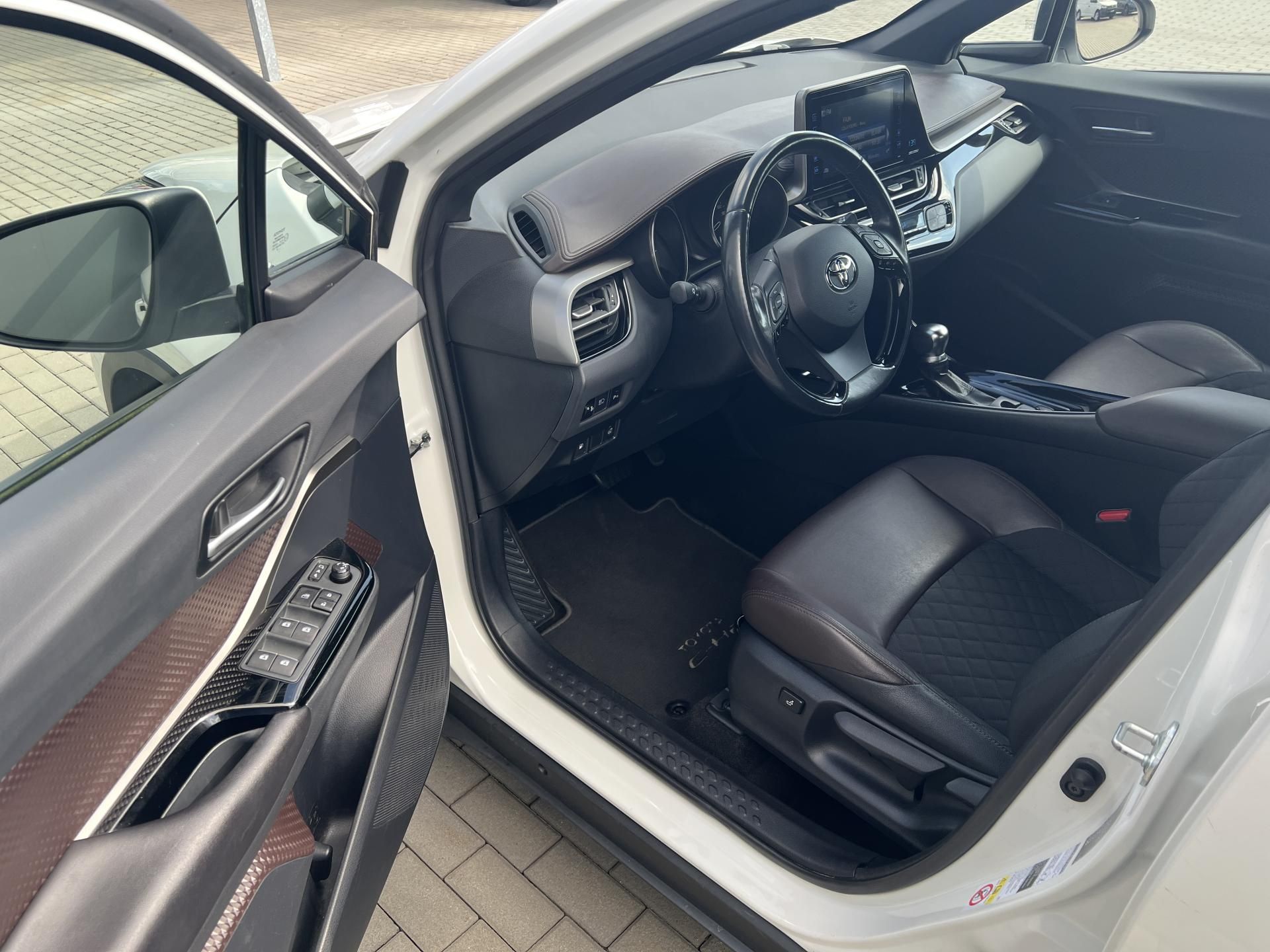 Toyota C-HR, Hybrid 1.8 VVT-i E-CVT - fotka 5