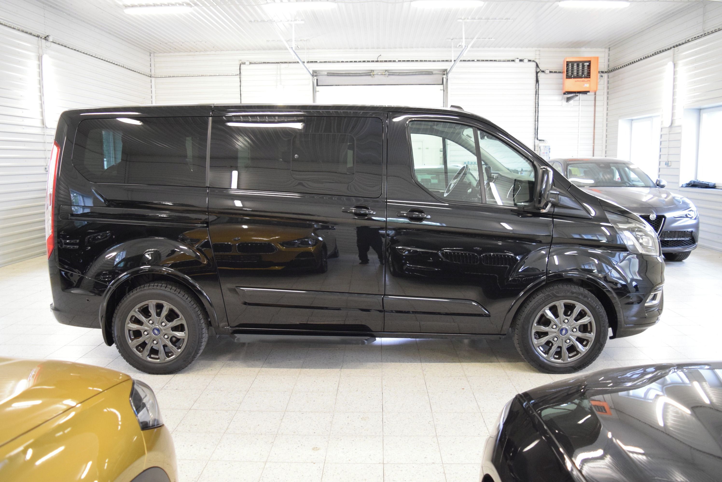 Ford Tourneo Custom, 2.0 TDCI TITANIUM X 132 kW 8M. - fotka 6