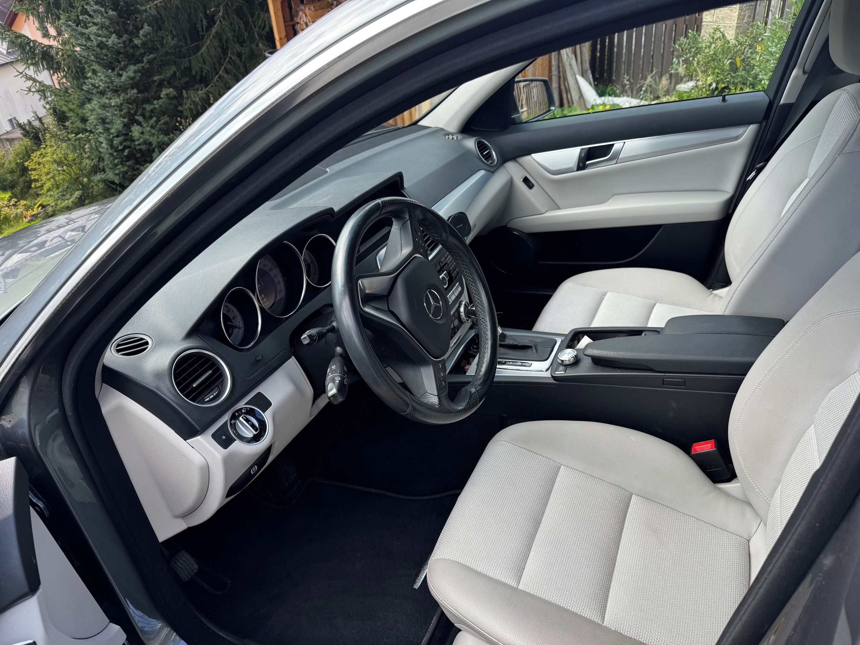 Mercedes-Benz Třídy C, C 250 CDI 4MATIC - fotka 3