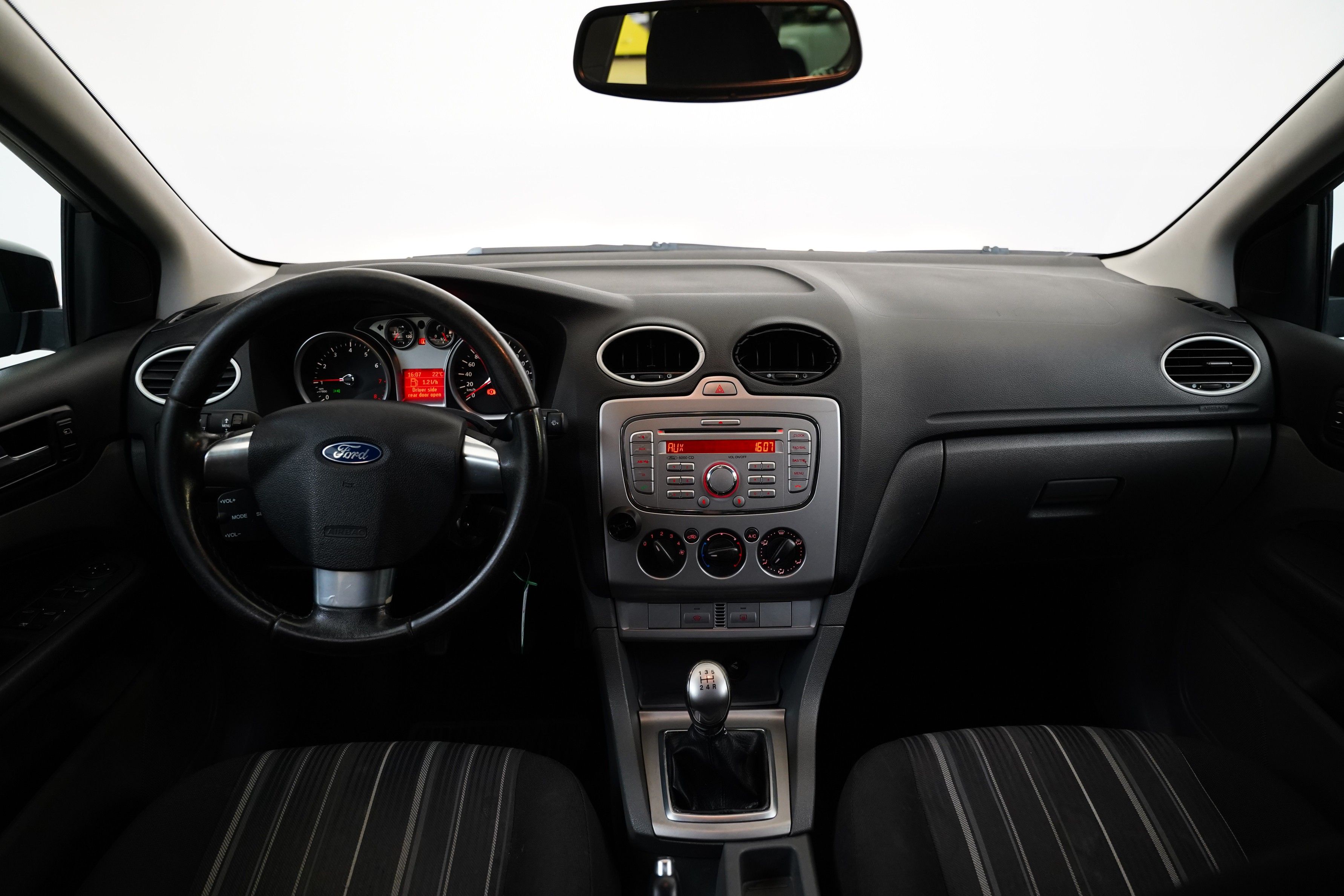 Ford Focus, 1.6 16V 74 kW - fotka 5