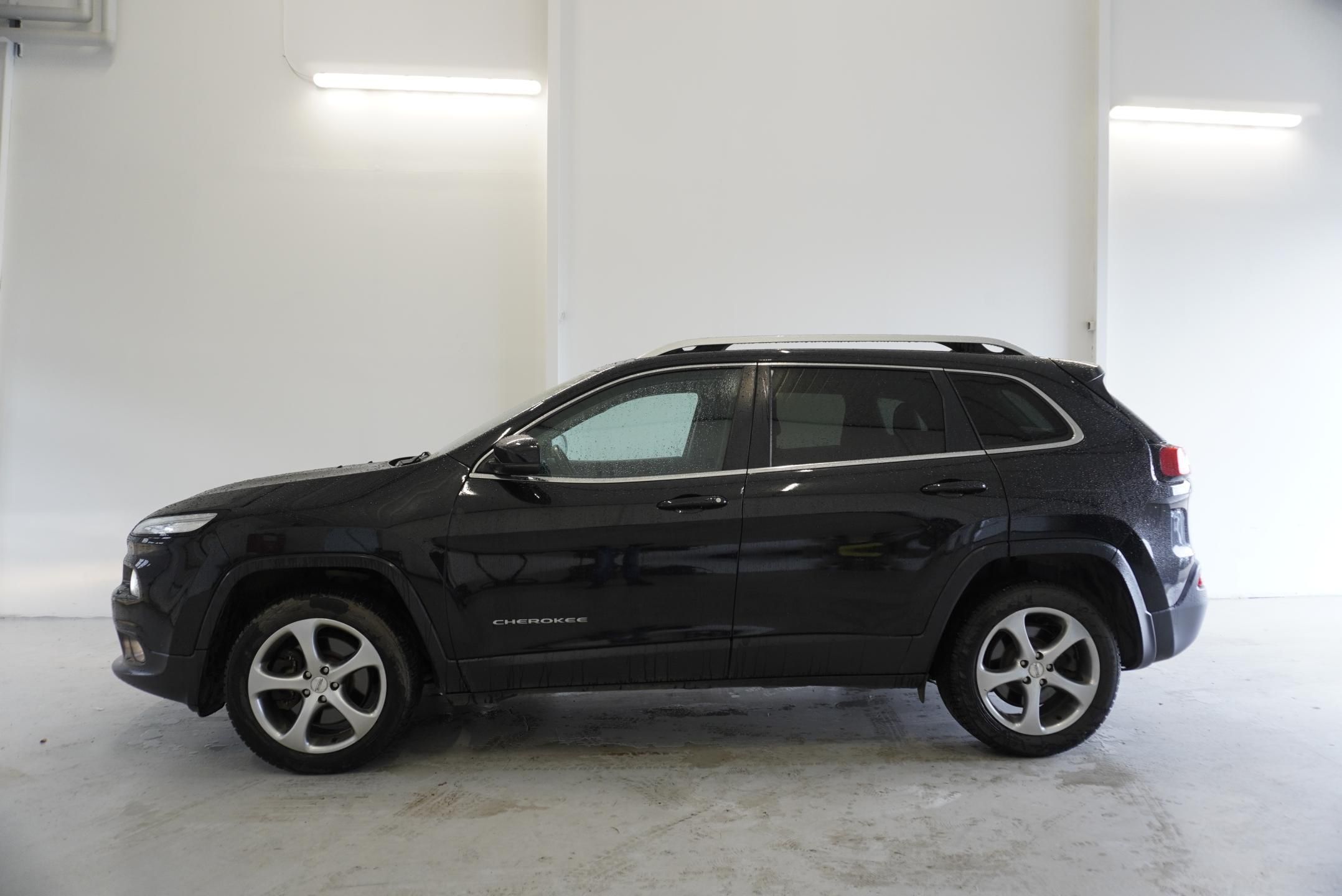 Jeep Cherokee, 3,2I V6 LIMITED 4X4 AUT. - fotka 4
