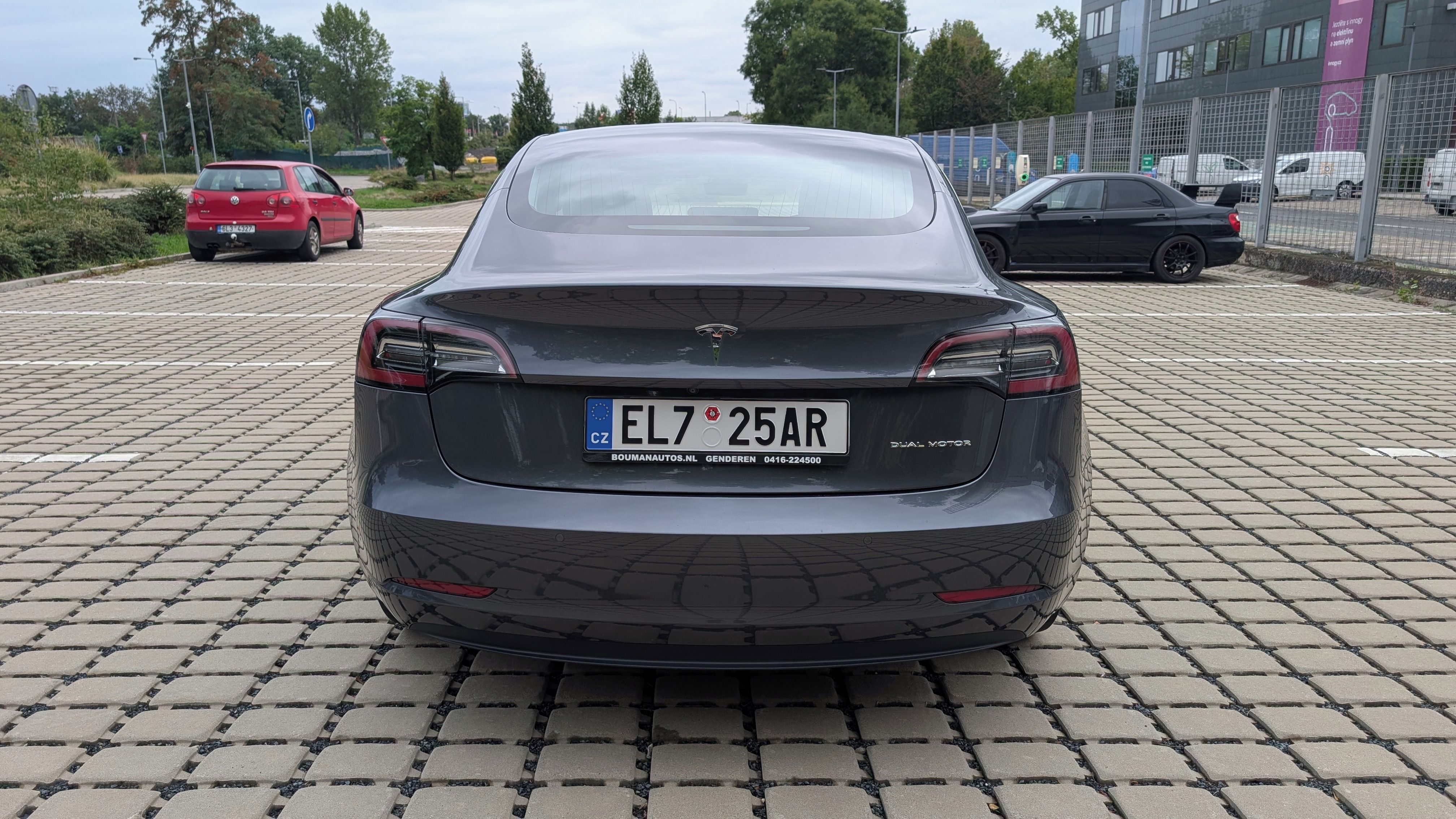 Tesla Model 3, Long Range, 4x4, garážováno - fotka 5