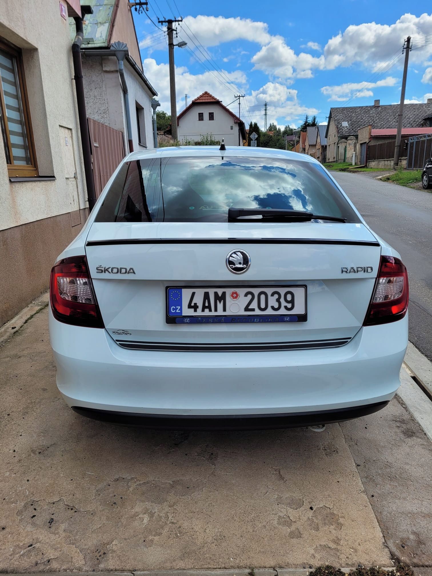 Škoda Rapid, Škoda Rapid liftback 1.2 TSI - fotka 2