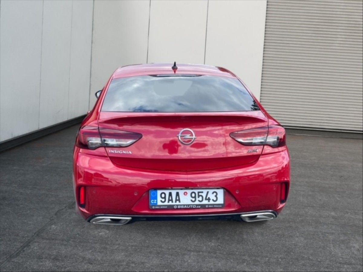 Opel Insignia, 2,0 T 169k GSi 4x4 AT - fotka 5