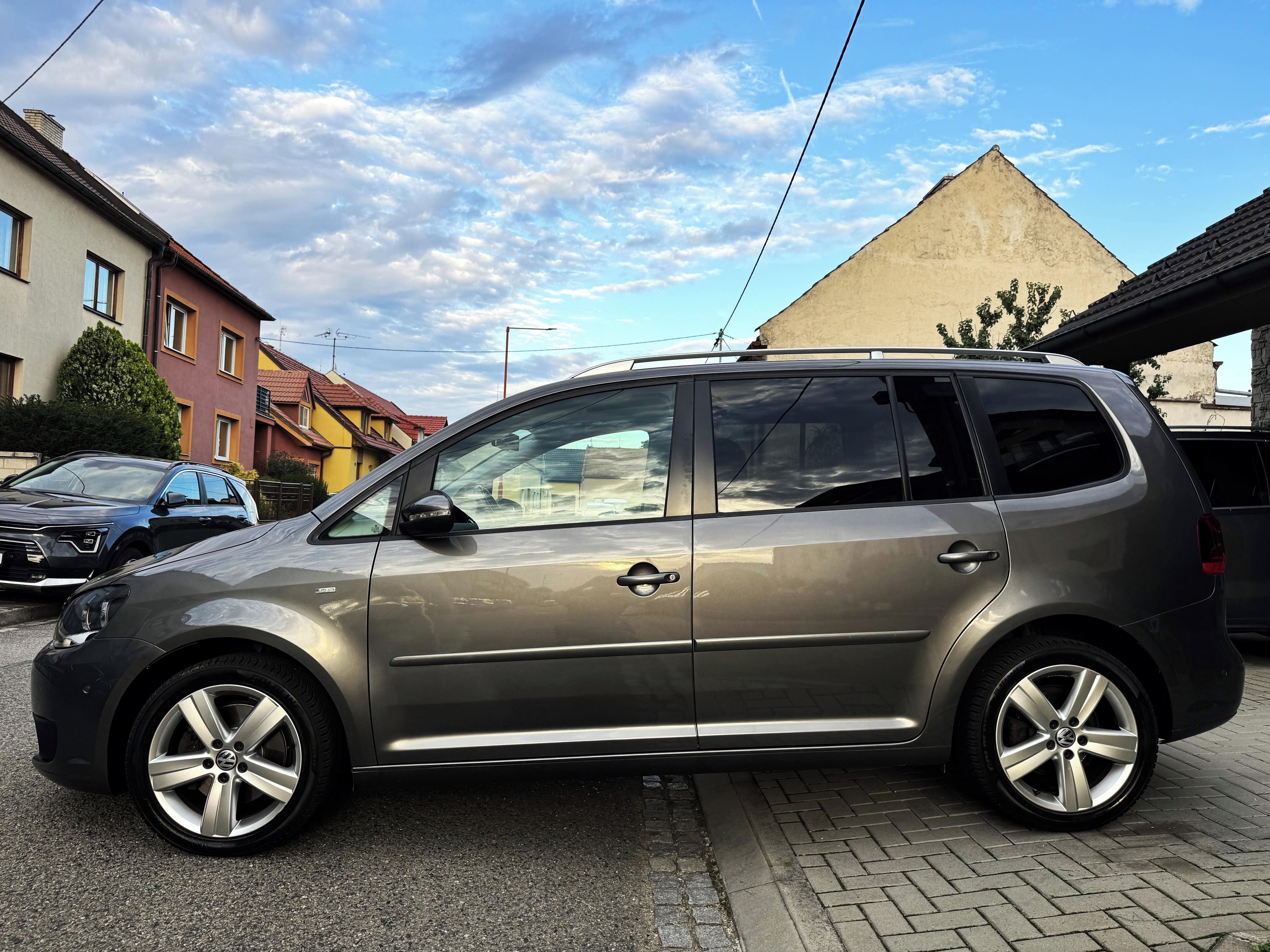 Volkswagen Touran, 2.0TDI 7-MÍST,TAŽNÉ,PANORAMA, - fotka 4