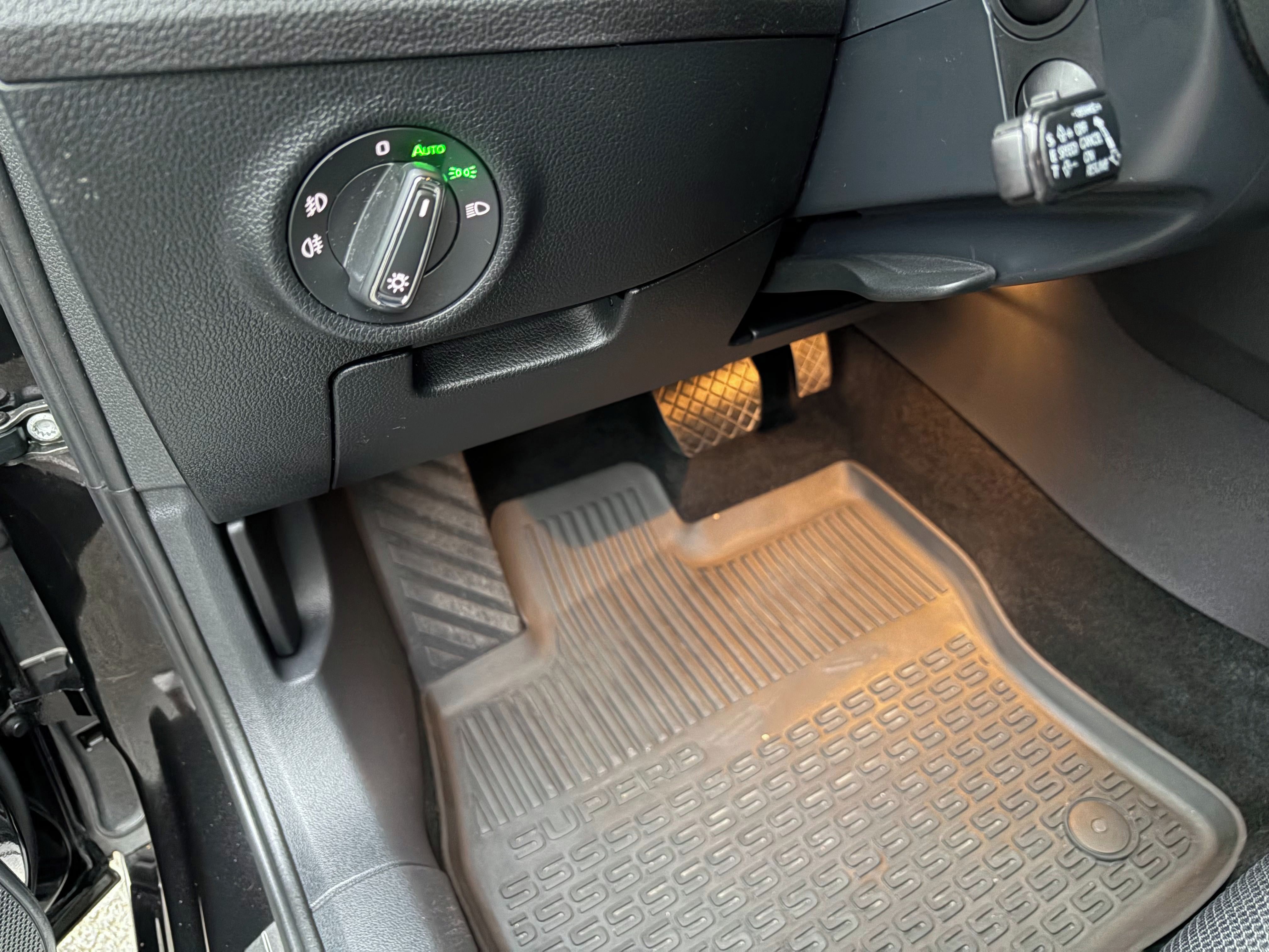 Škoda Superb, Combi Style 2.0 TDI 110 kW DSG - fotka 4