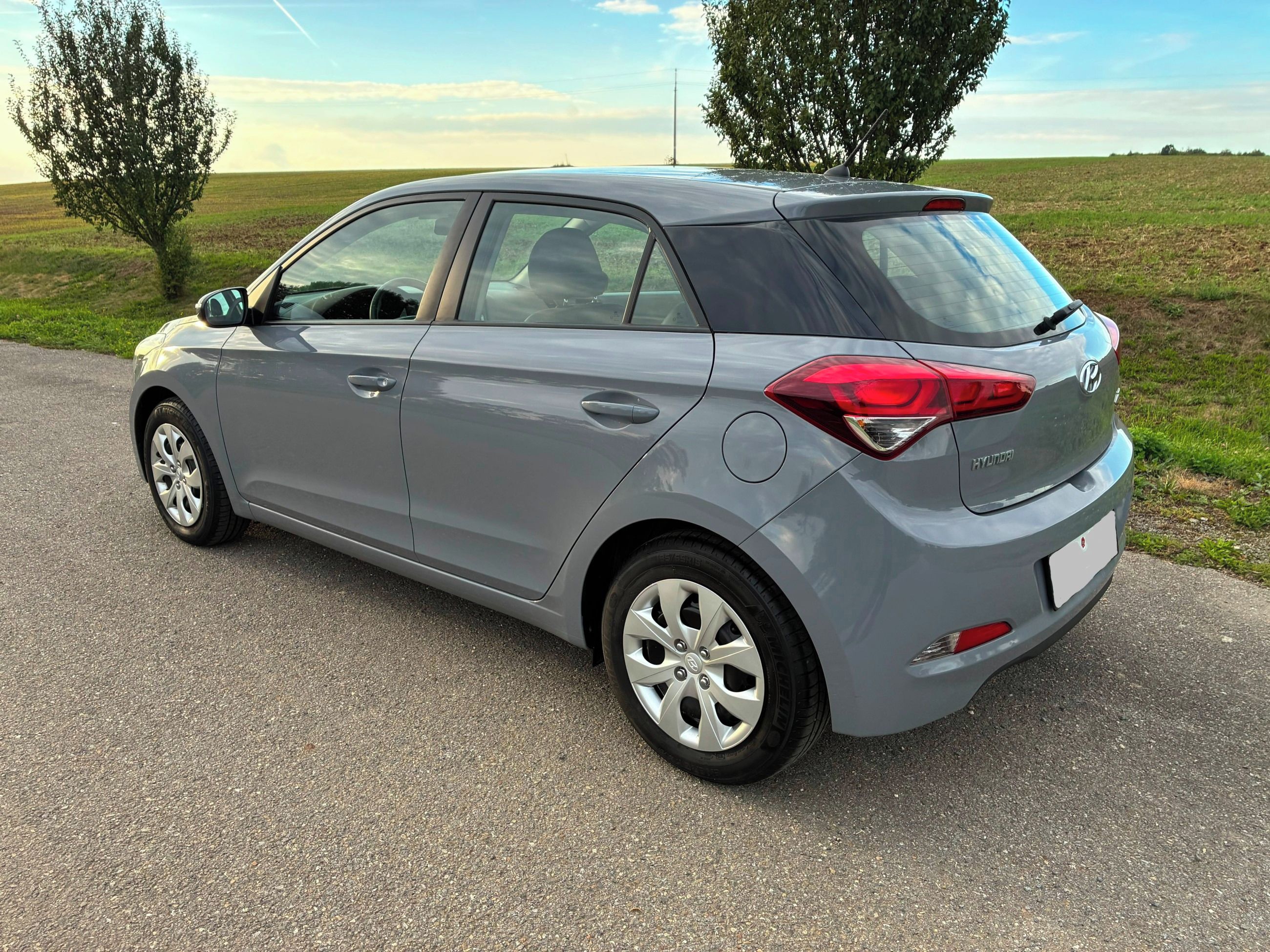 Hyundai i20, nájezd pouze 10.000 km - fotka 4
