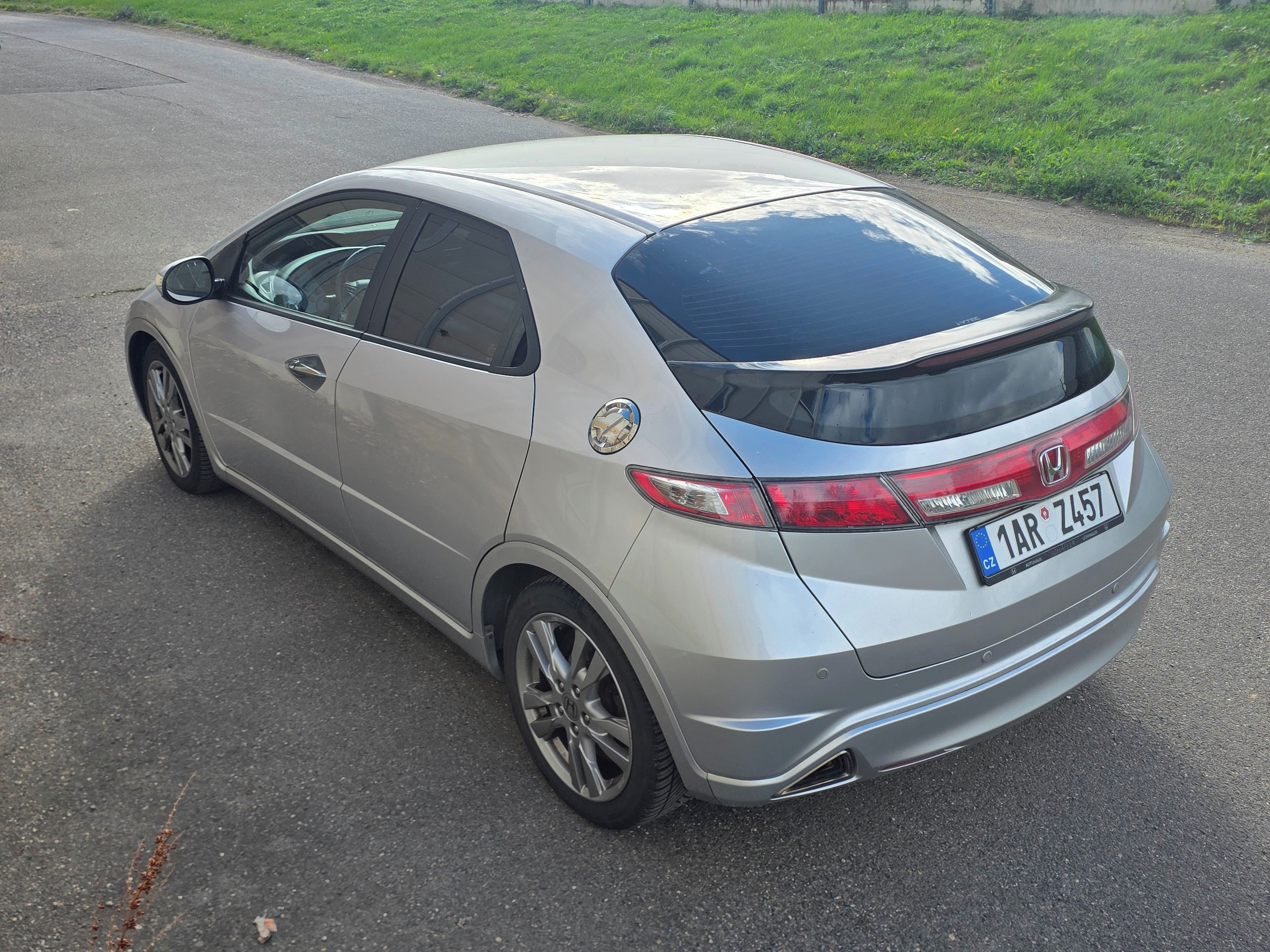 Honda Civic, Automat 1.8i-VTEC, 141.000km - fotka 3